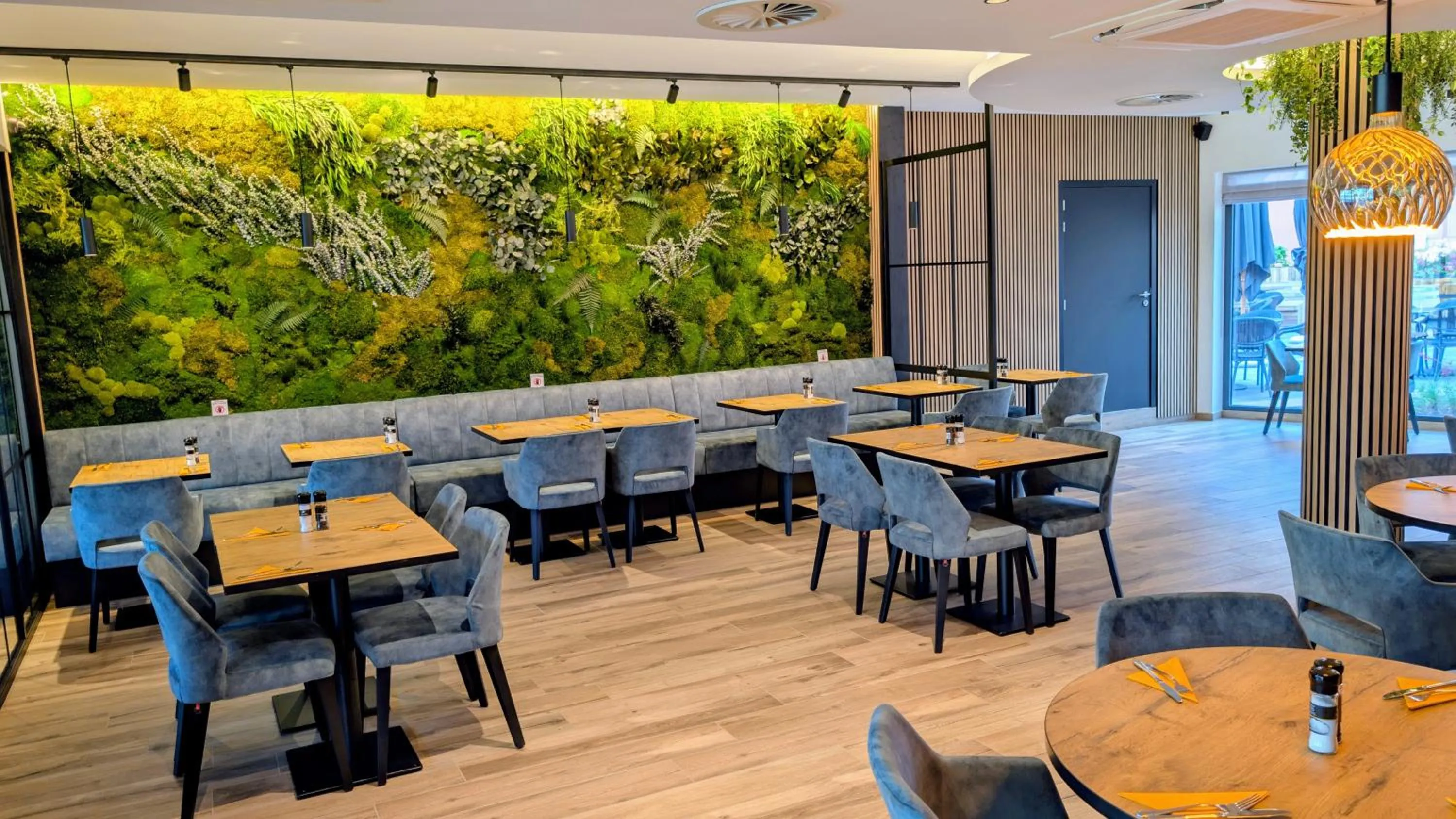 Restaurant/places to eat in Orange Hotel La Louvière