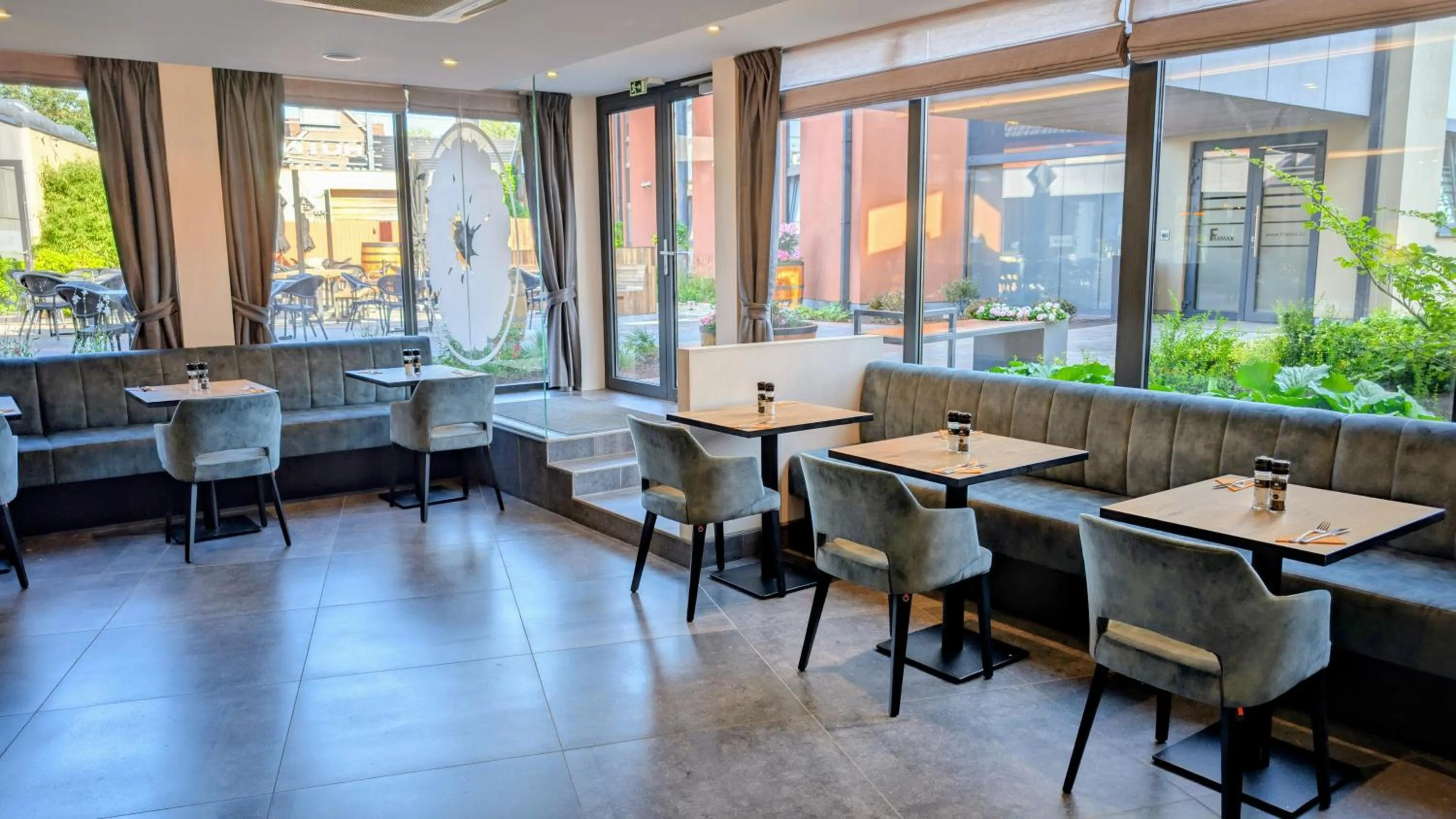 Restaurant/places to eat in Orange Hotel La Louvière