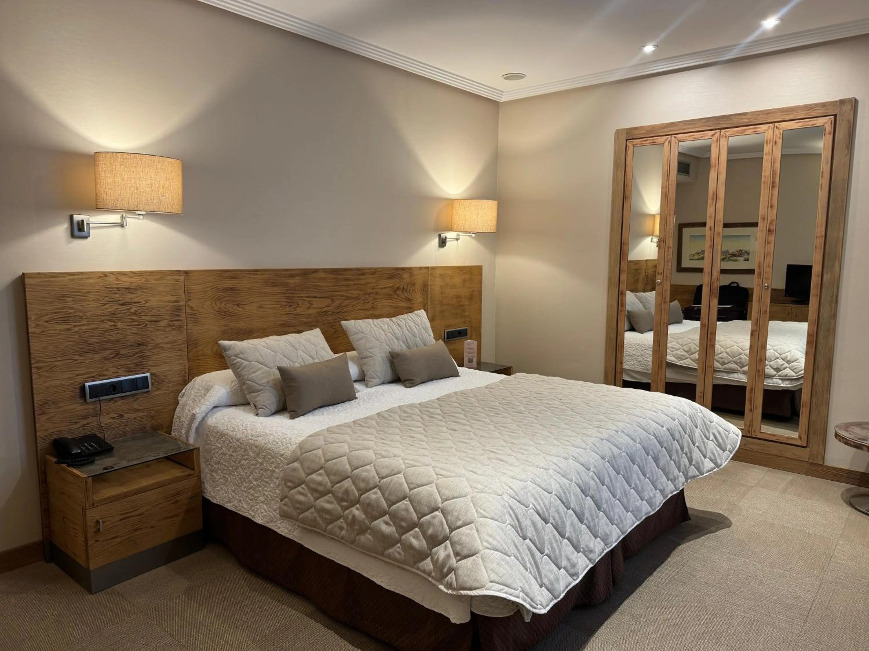 Photo of the whole room, Bed in Hotel San Juan de los Reyes