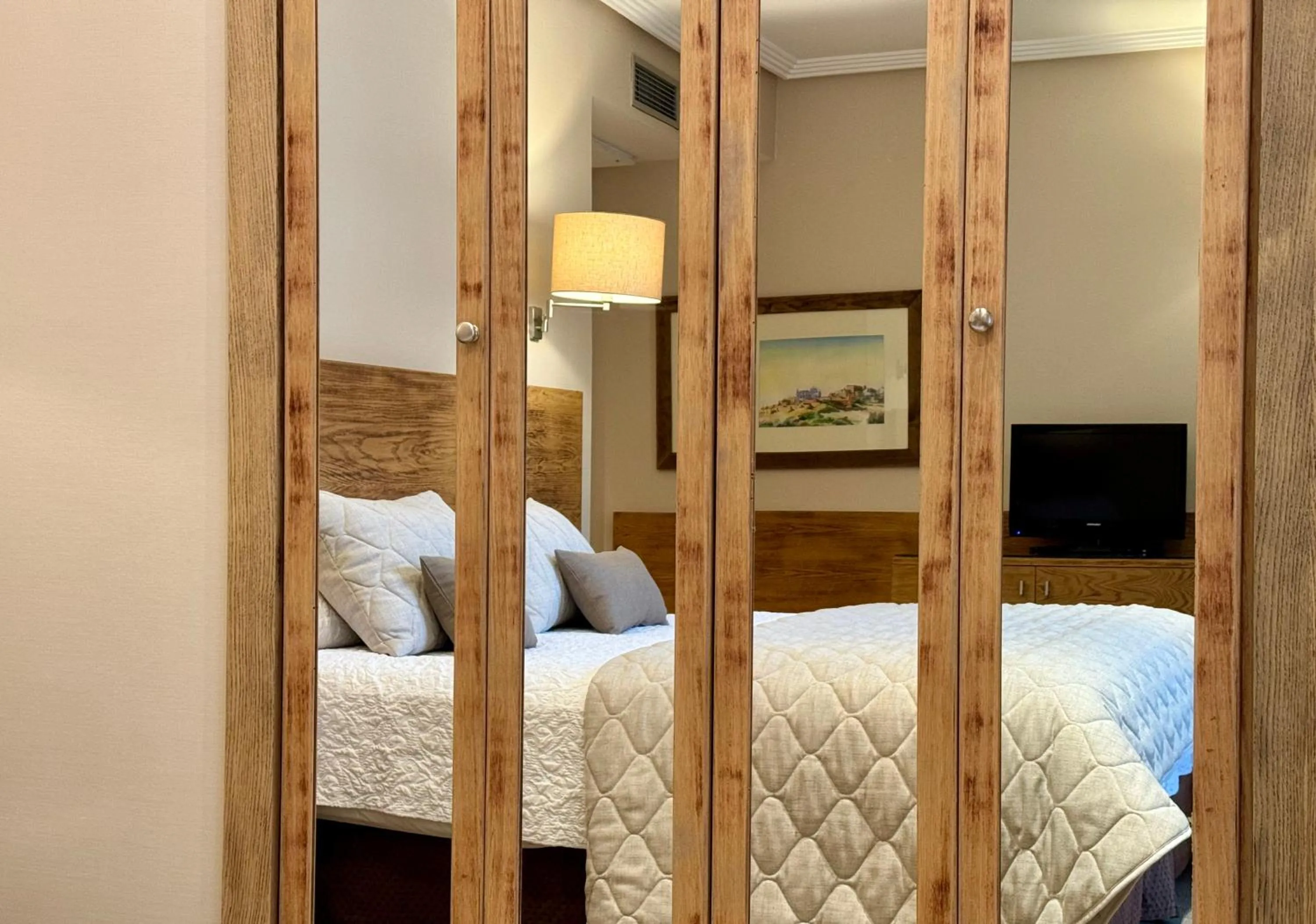 Bedroom, Bed in Hotel San Juan de los Reyes