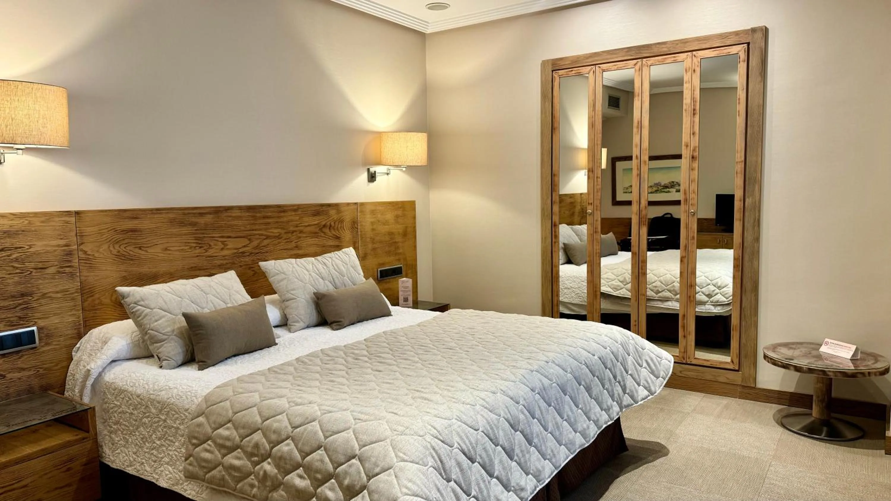 Photo of the whole room, Bed in Hotel San Juan de los Reyes