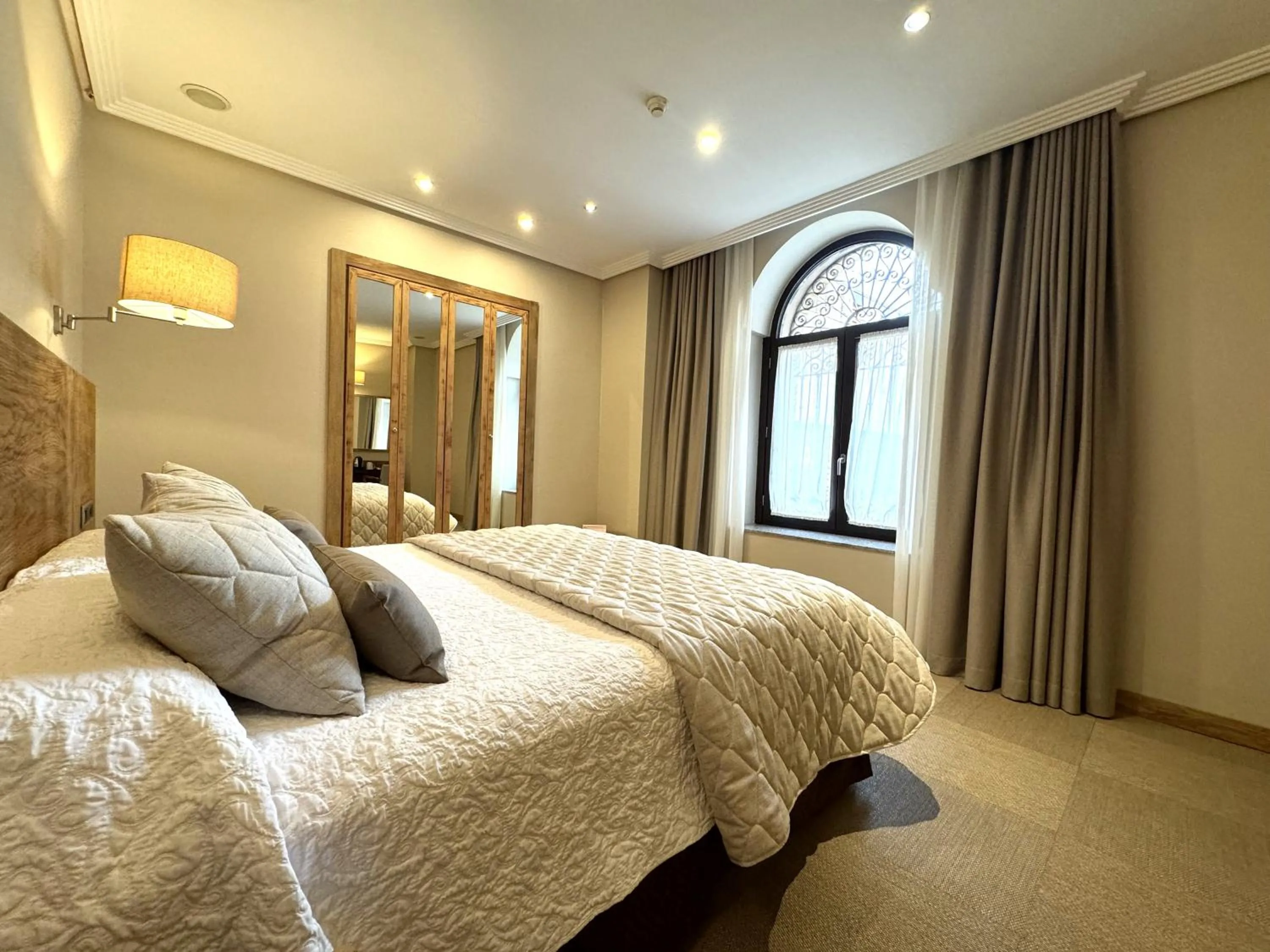 Photo of the whole room, Bed in Hotel San Juan de los Reyes