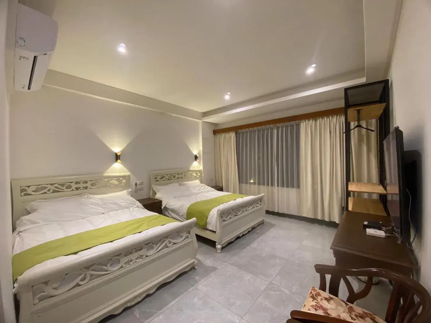 Quadruple Room with Private Bathroom in Lemuju B&B Hotel Quadruple Room with Private Bathroom in Lemuju B&B Hotel