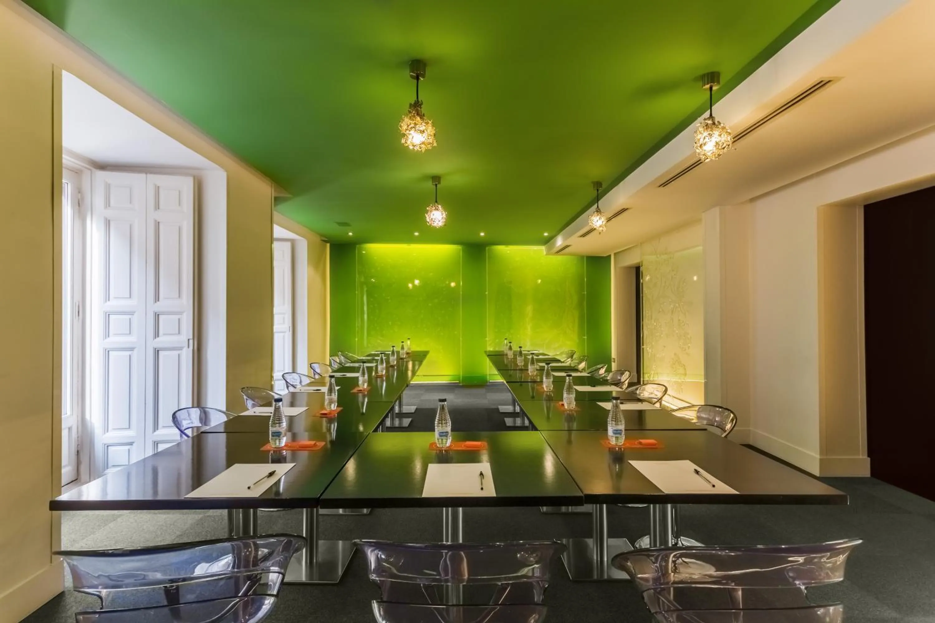 Business facilities in Room Mate Mario, Madrid