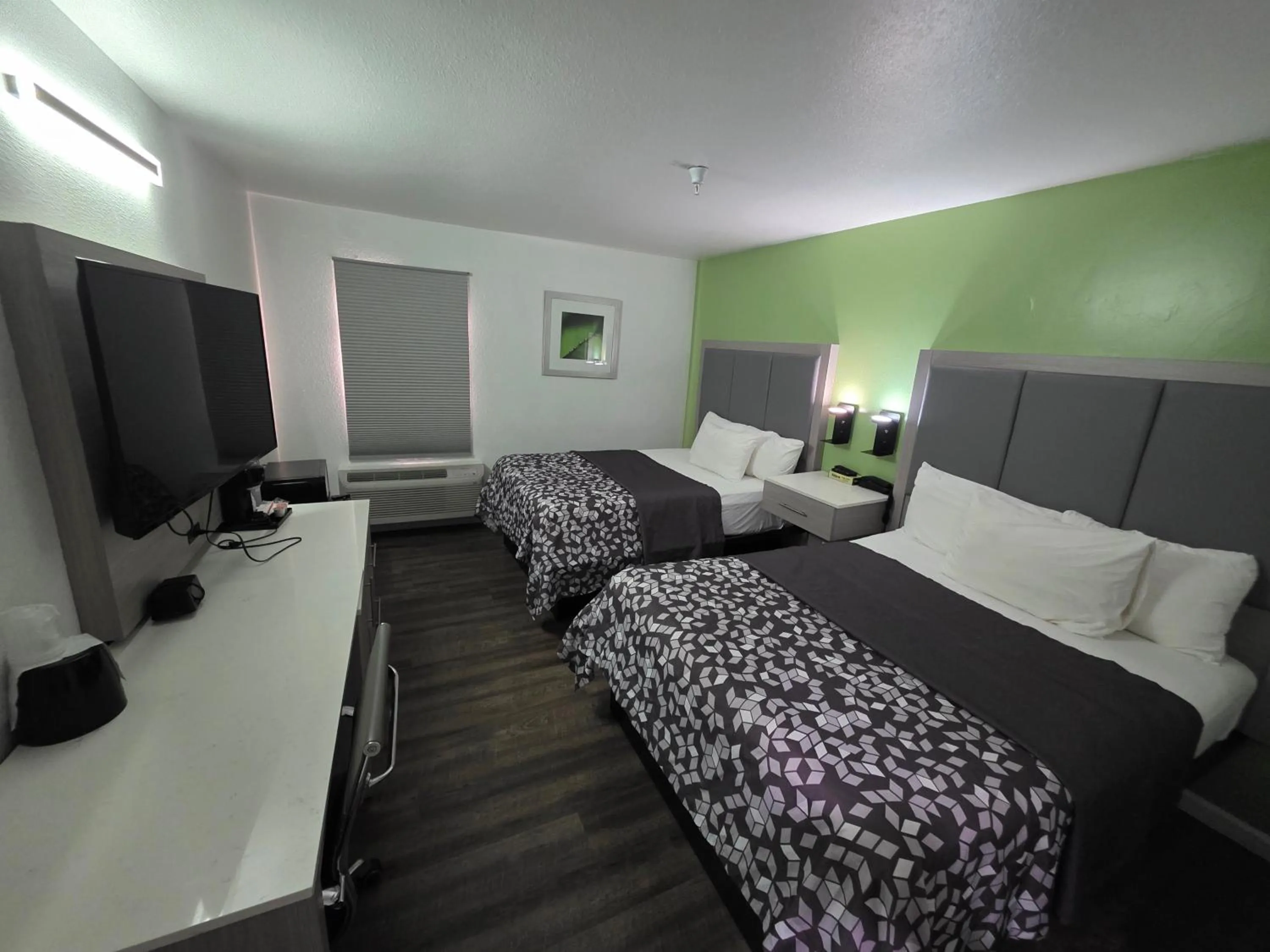 Bedroom, Bed in The Aqua Pacific Hotel