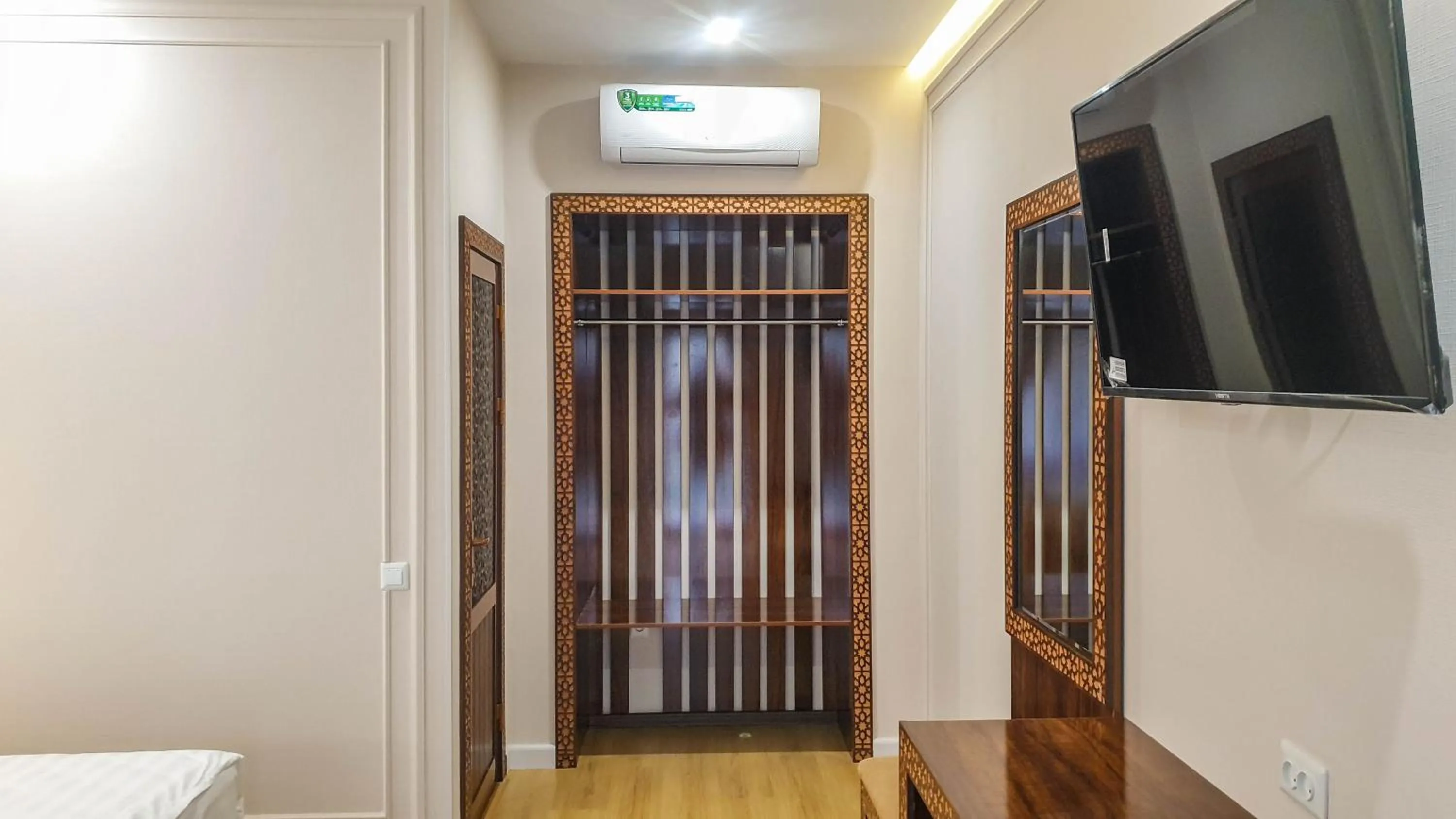 Communal lounge/ TV room in Jahongir Premium