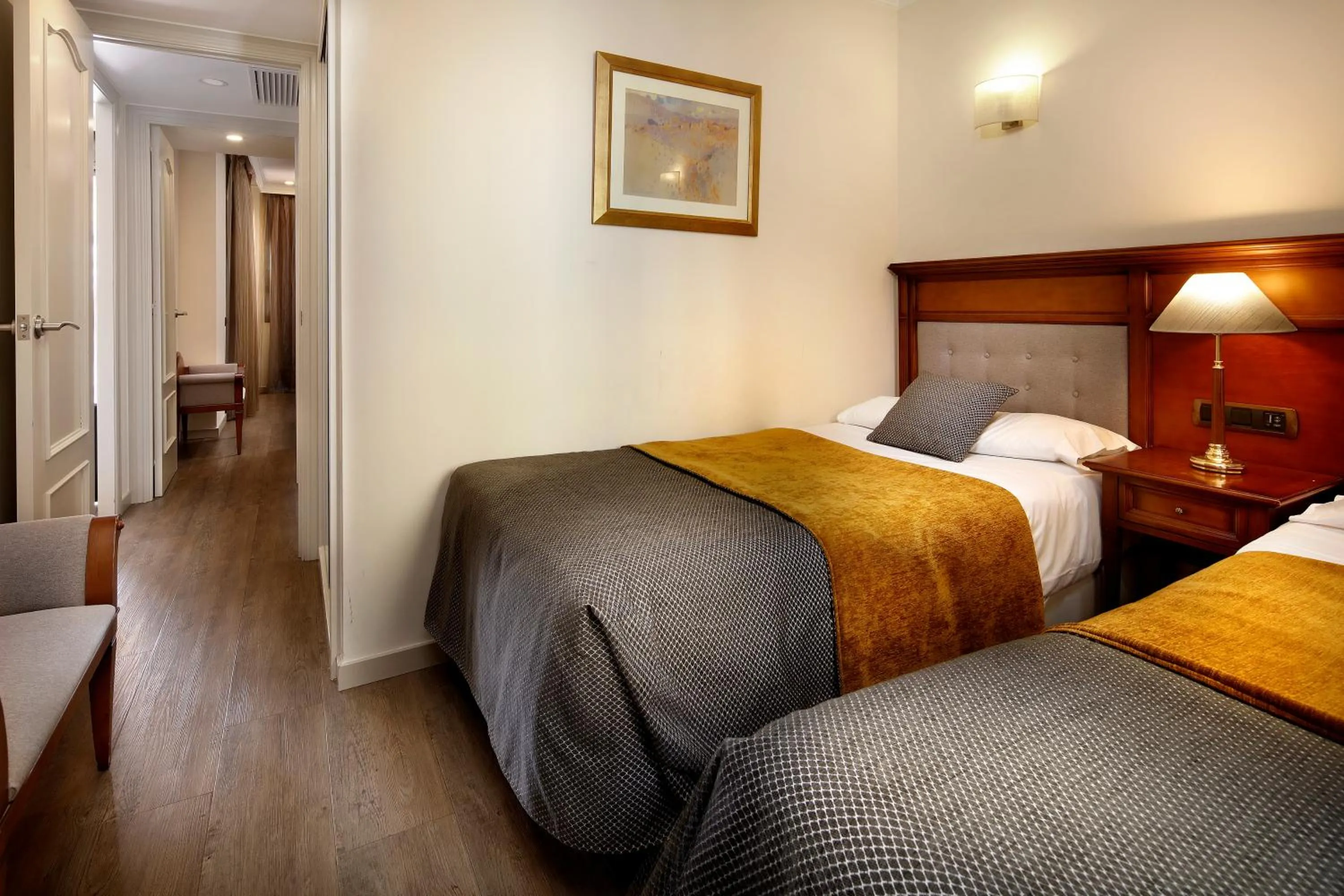 Bedroom, Bed in Apartaments-Hotel Hispanos 7 Suiza