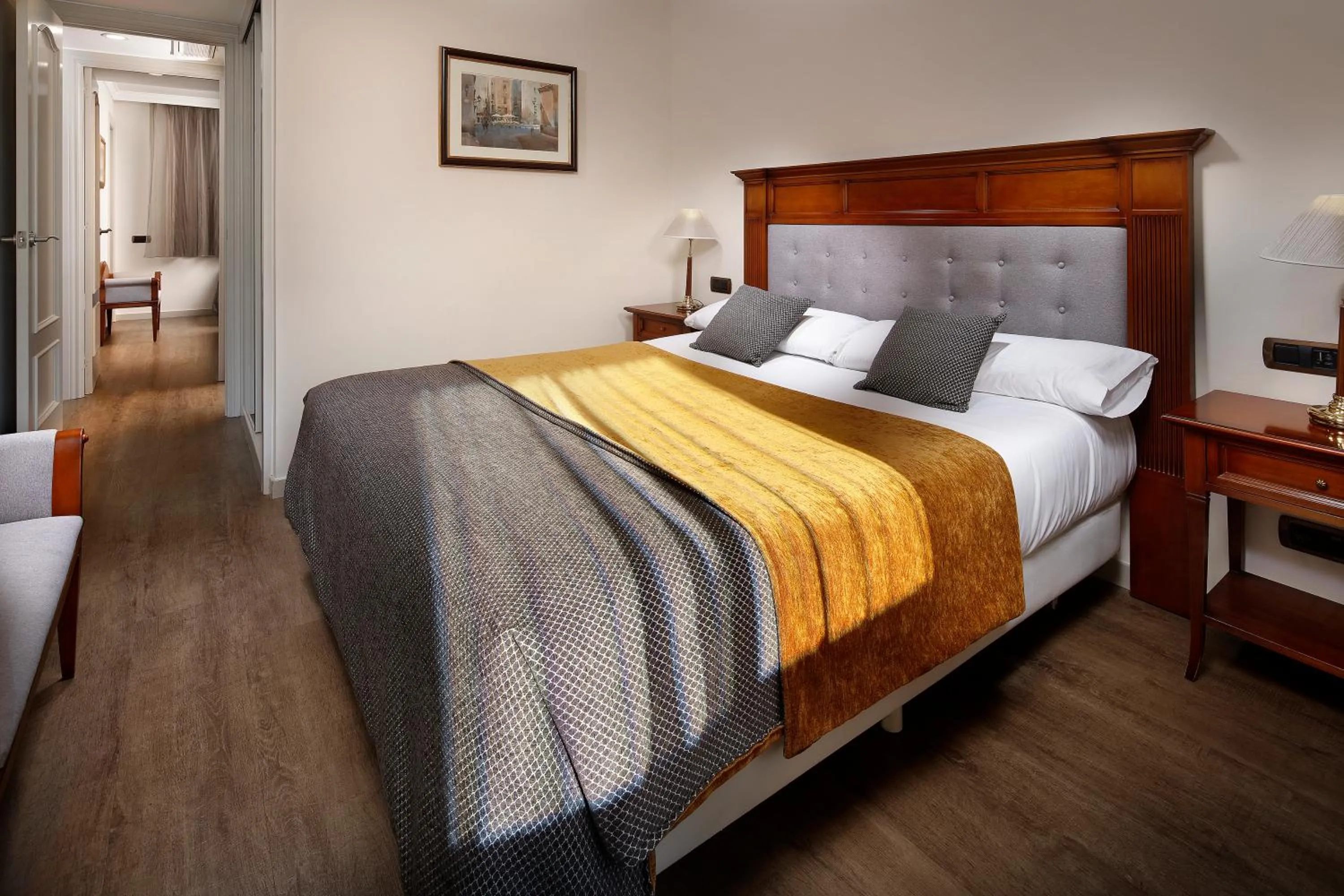 Bedroom, Bed in Apartaments-Hotel Hispanos 7 Suiza