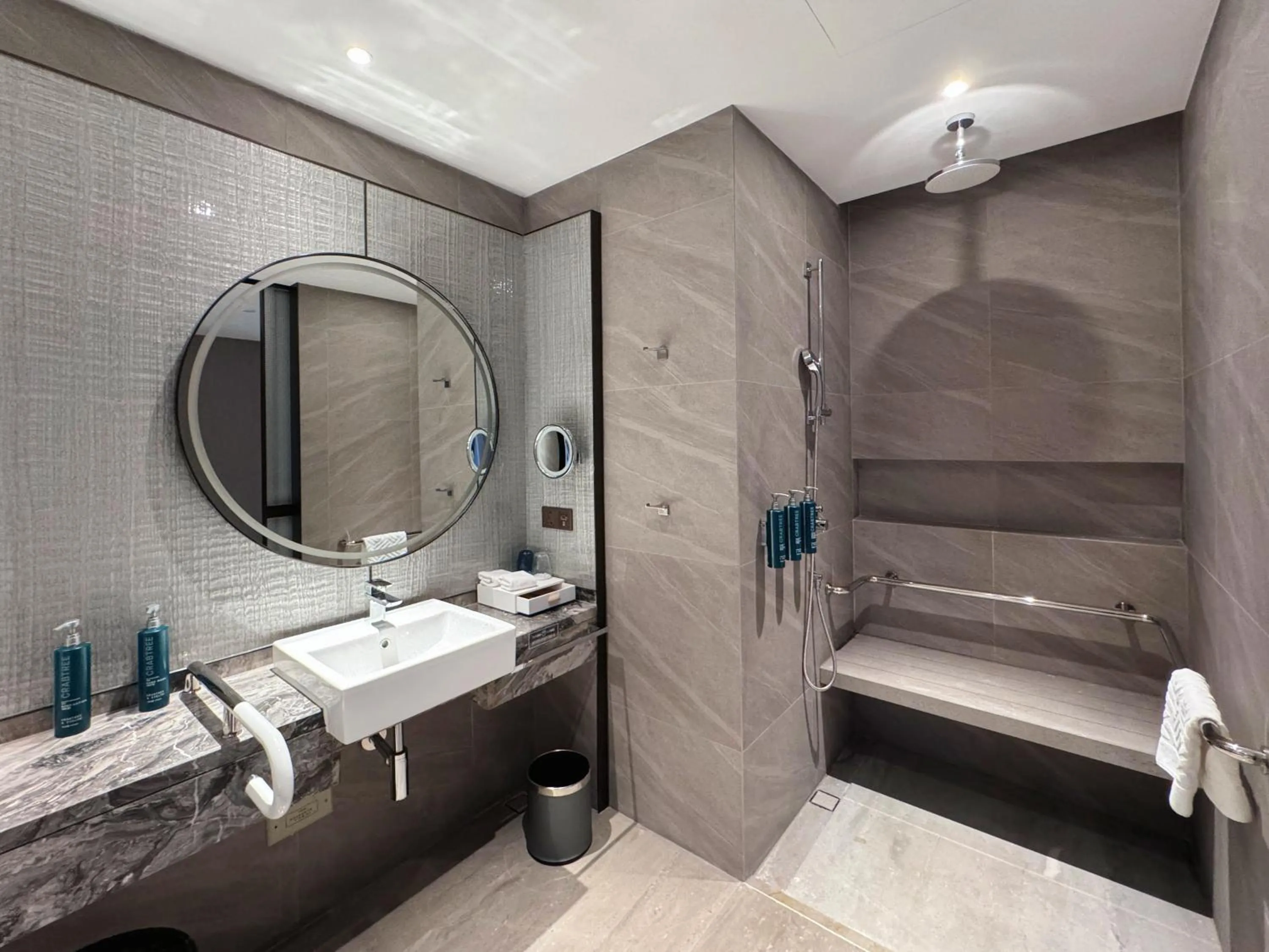 Shower in Hilton Zhuji