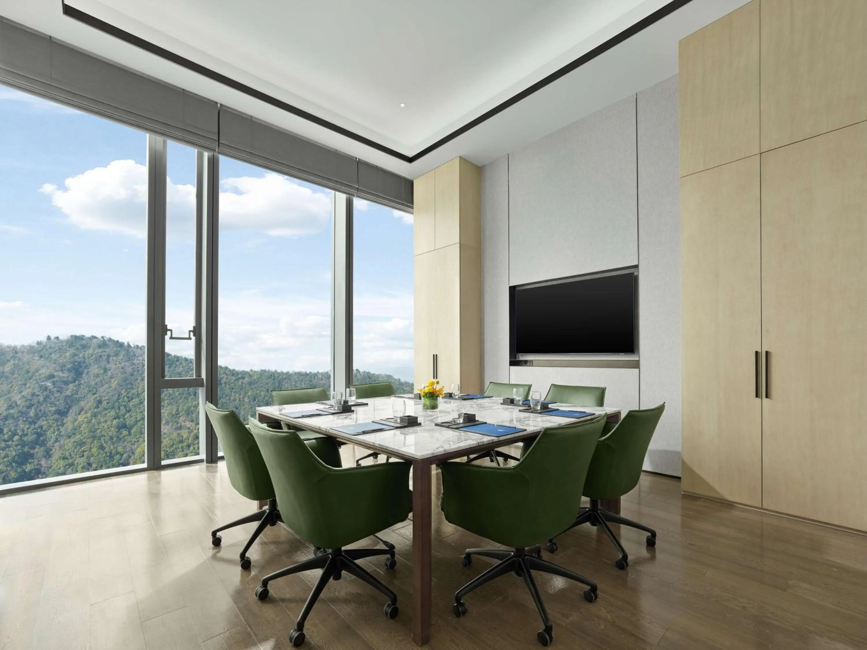 Property building in Hilton Zhuji