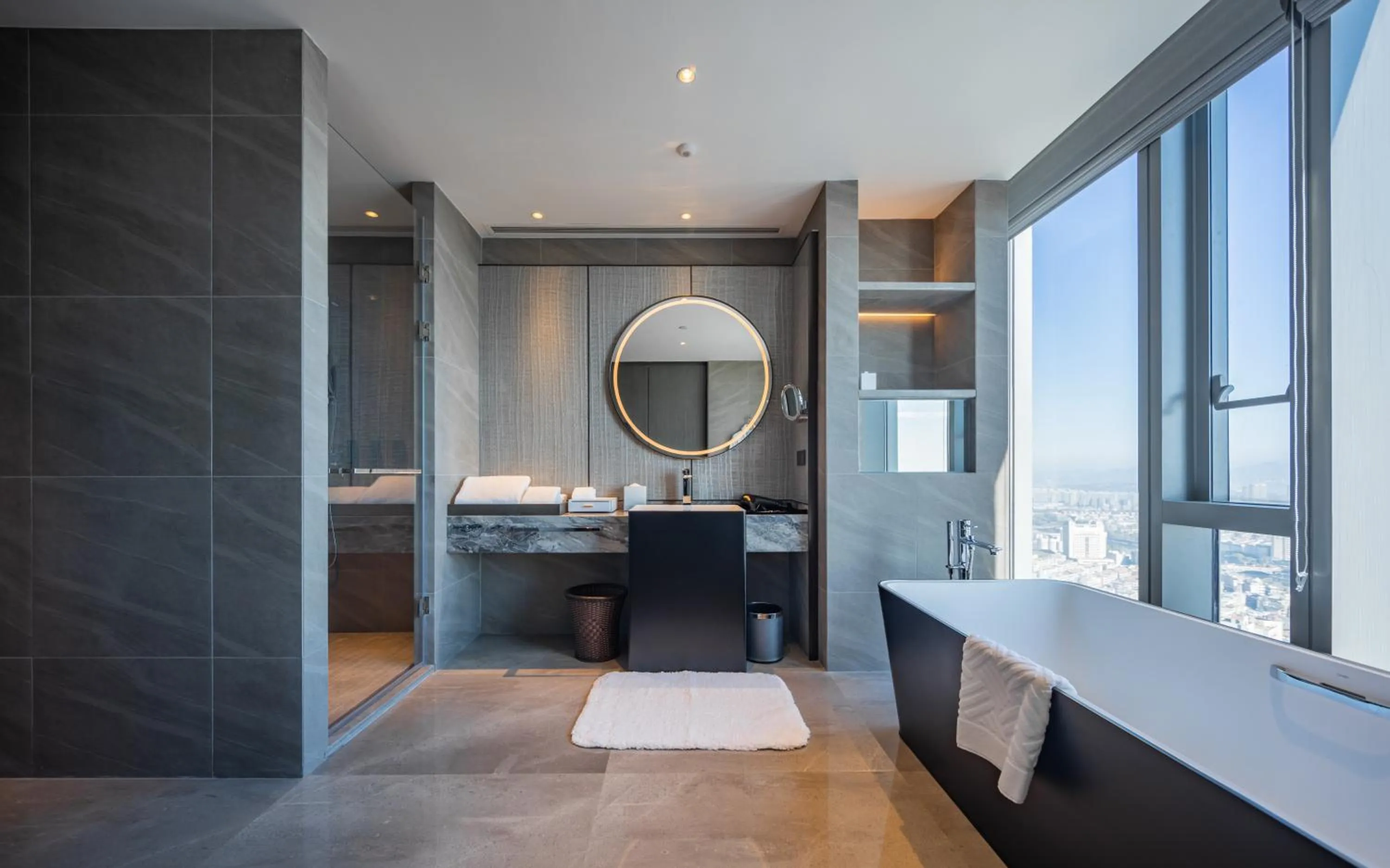 Bathroom in Hilton Zhuji