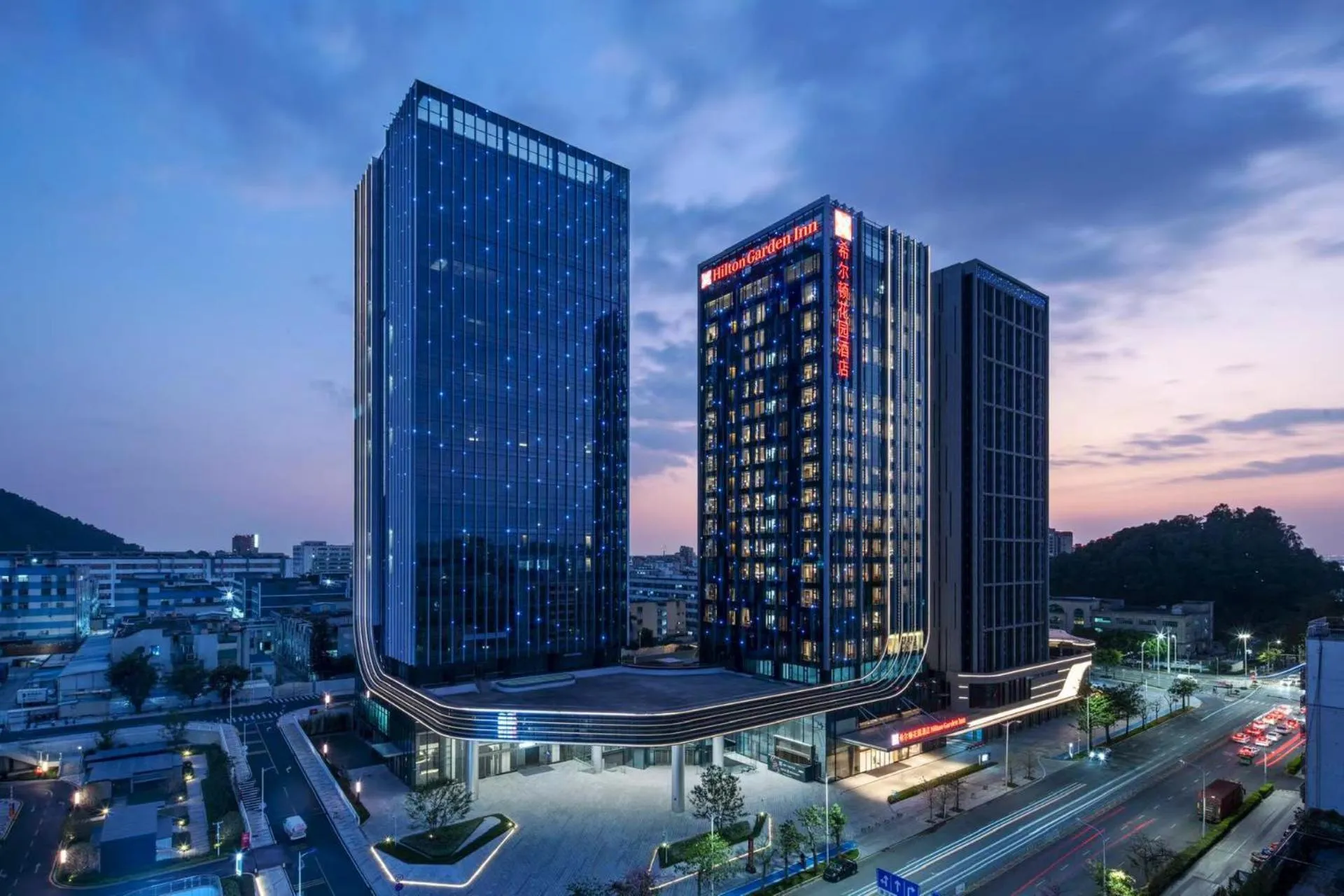 Property building in Hilton Garden Inn Shenzhen Airport,Enjoy 24-hour one way free delivery from hotel to Shenzhen Baoan Airport on the hour