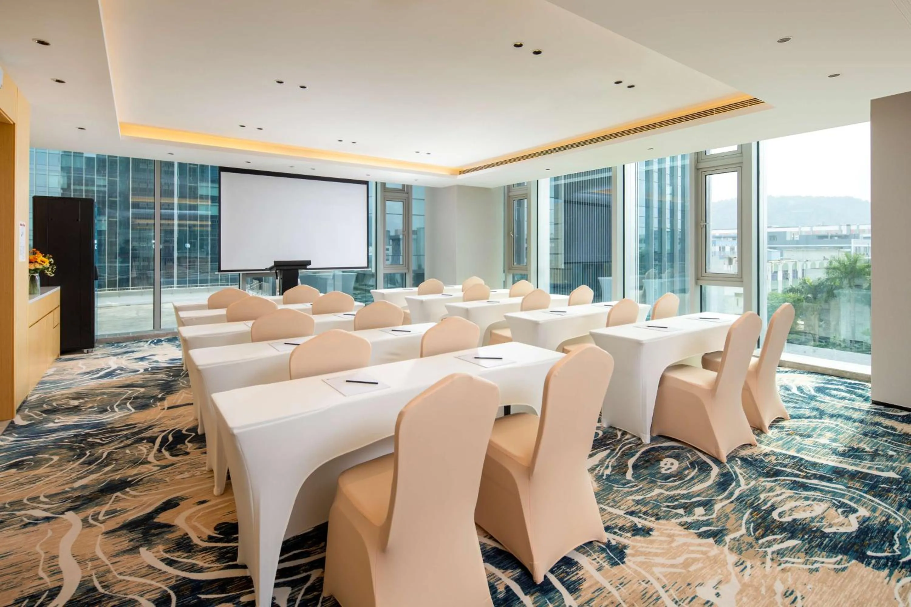 Meeting/conference room in Hilton Garden Inn Shenzhen Airport,Enjoy 24-hour one way free delivery from hotel to Shenzhen Baoan Airport on the hour