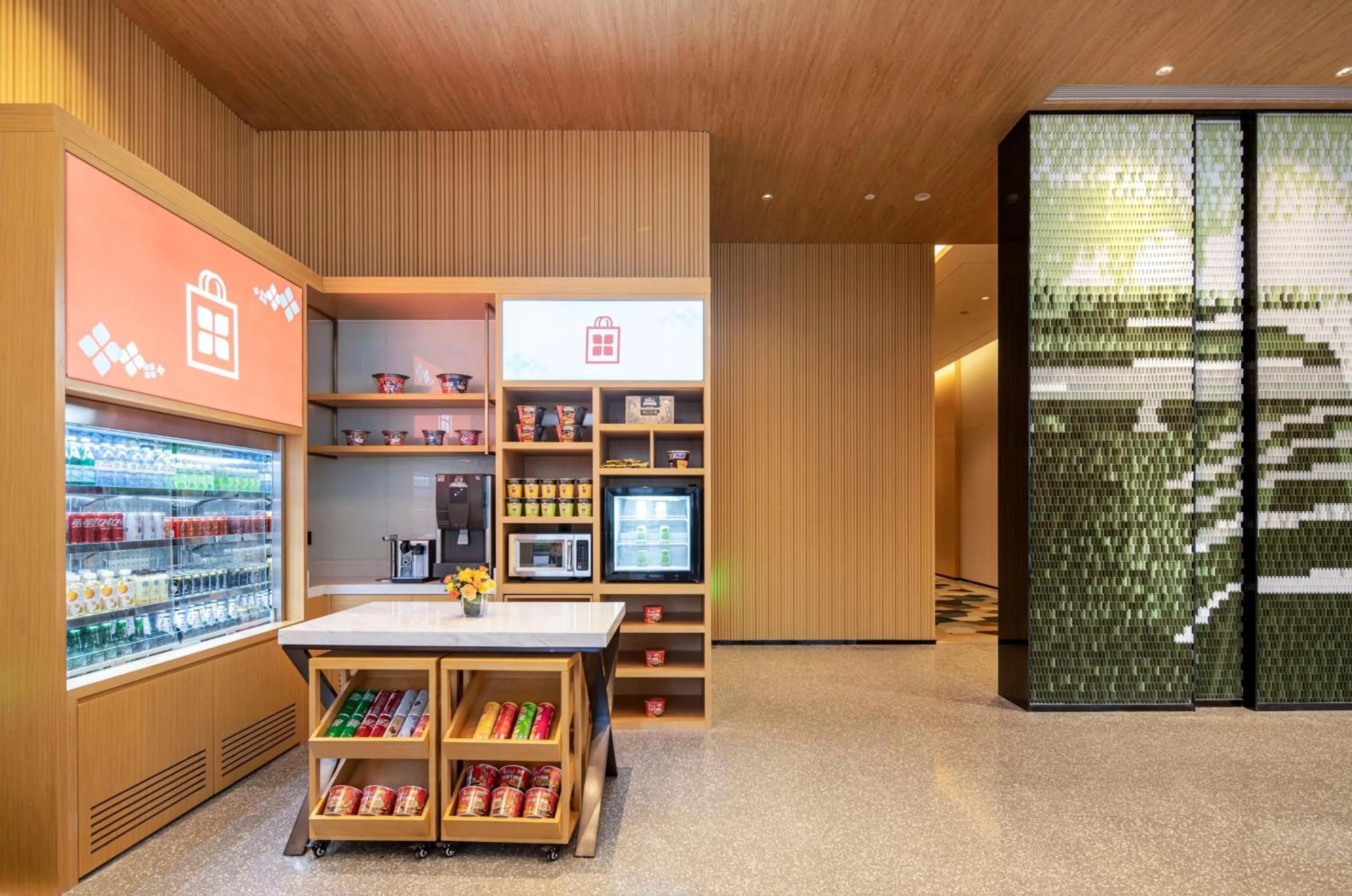 Restaurant/places to eat in Hilton Garden Inn Shenzhen Airport,Enjoy 24-hour one way free delivery from hotel to Shenzhen Baoan Airport on the hour