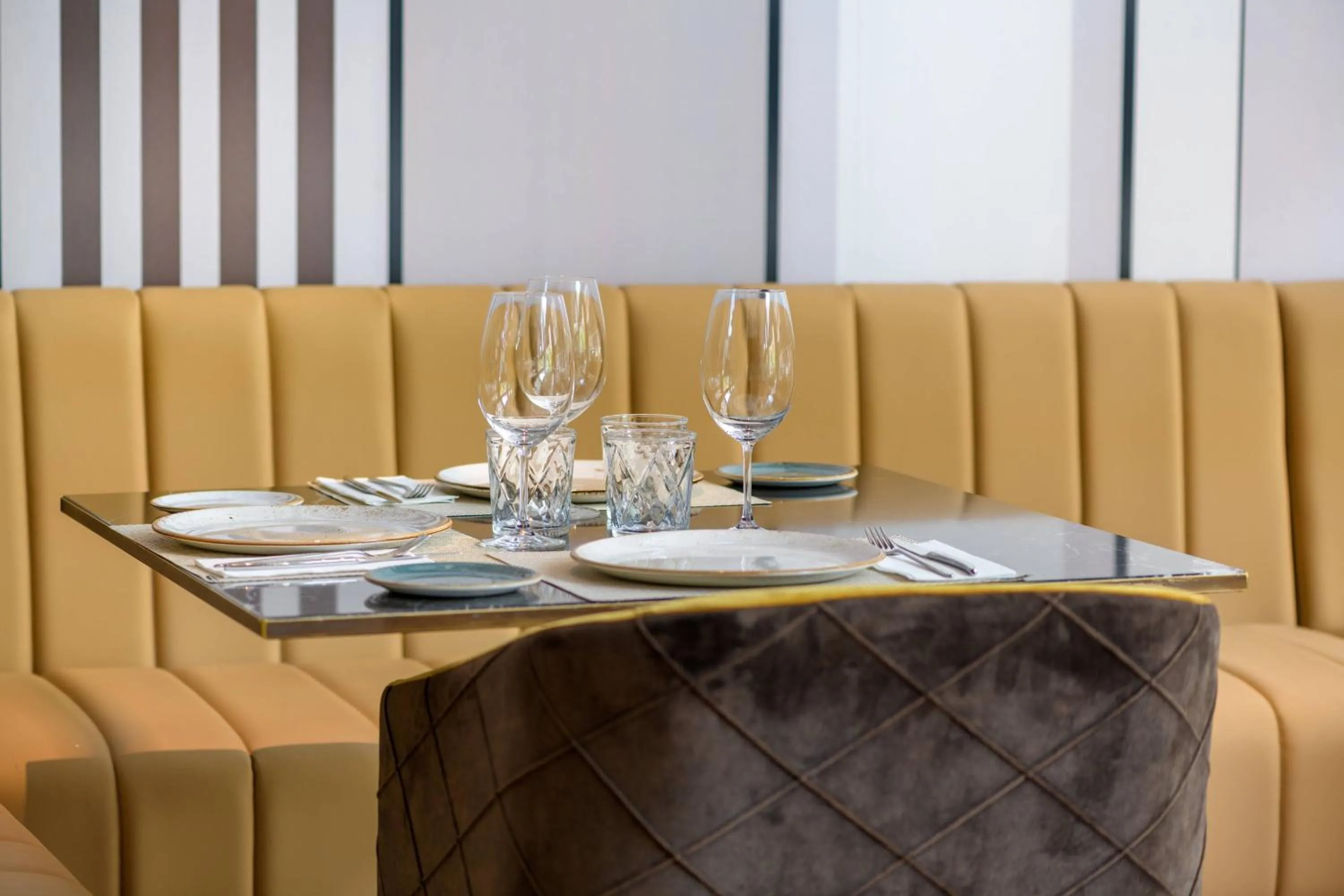 Restaurant/places to eat in AC Hotel Avenida de América by Marriott