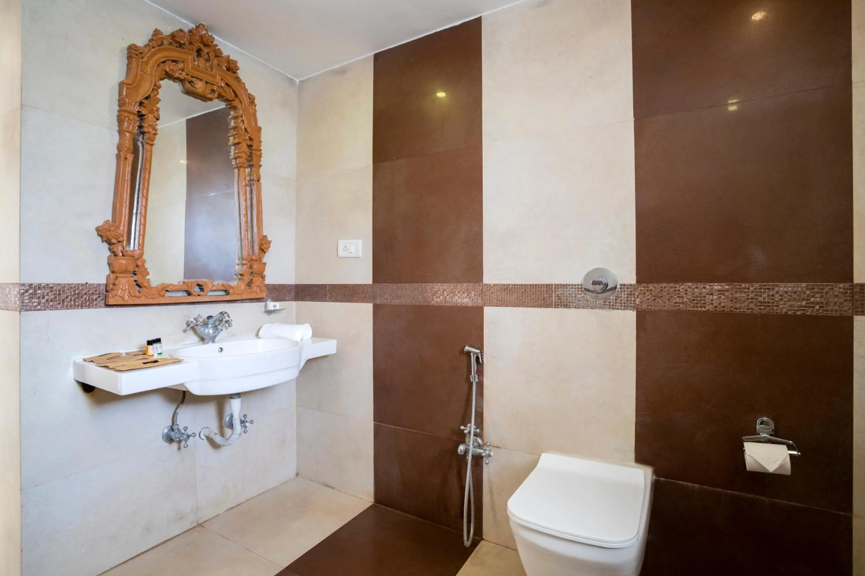 Bathroom in Stone Wood Riverfront Resort, Siolim