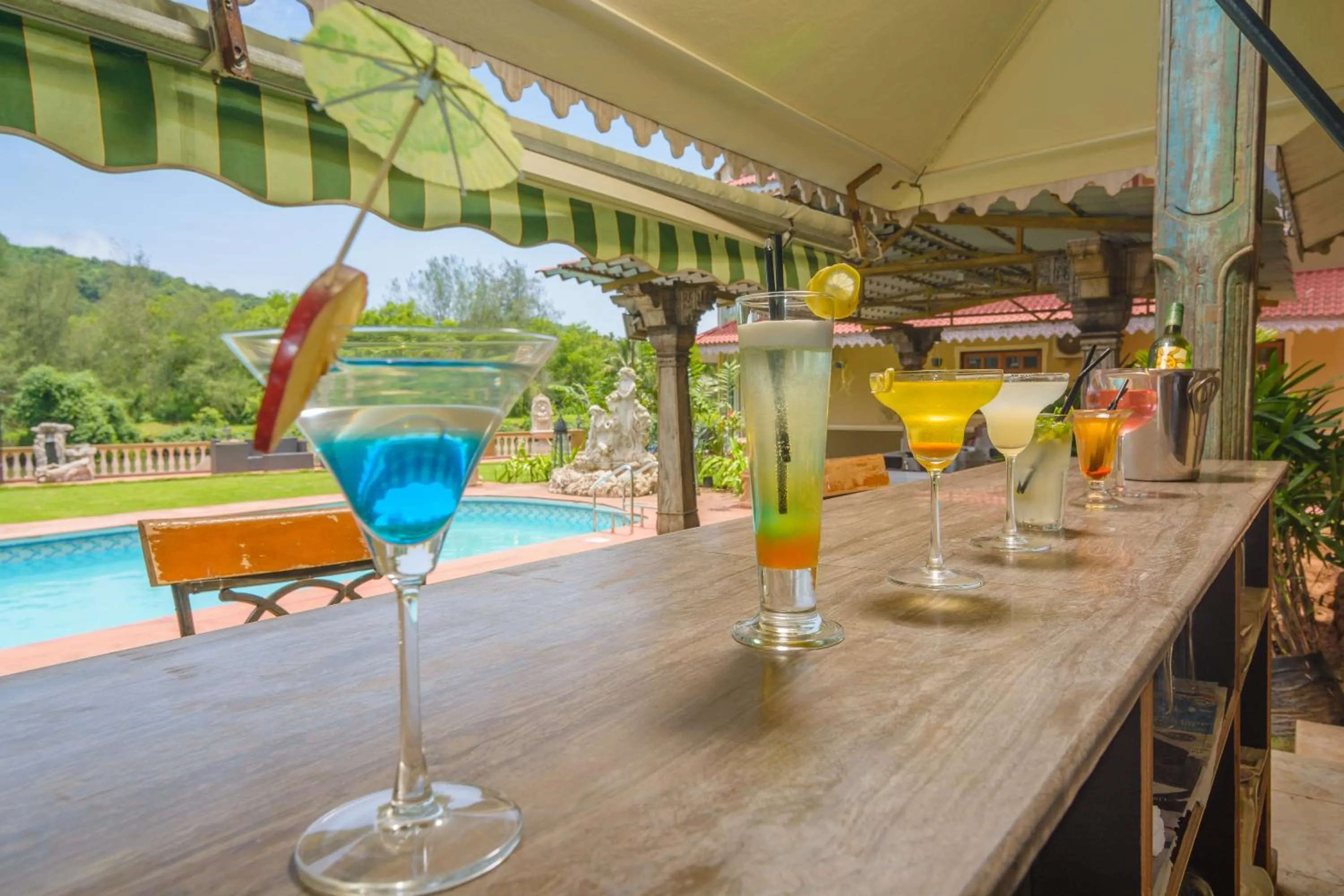 Food and drinks in Stone Wood Riverfront Resort, Siolim