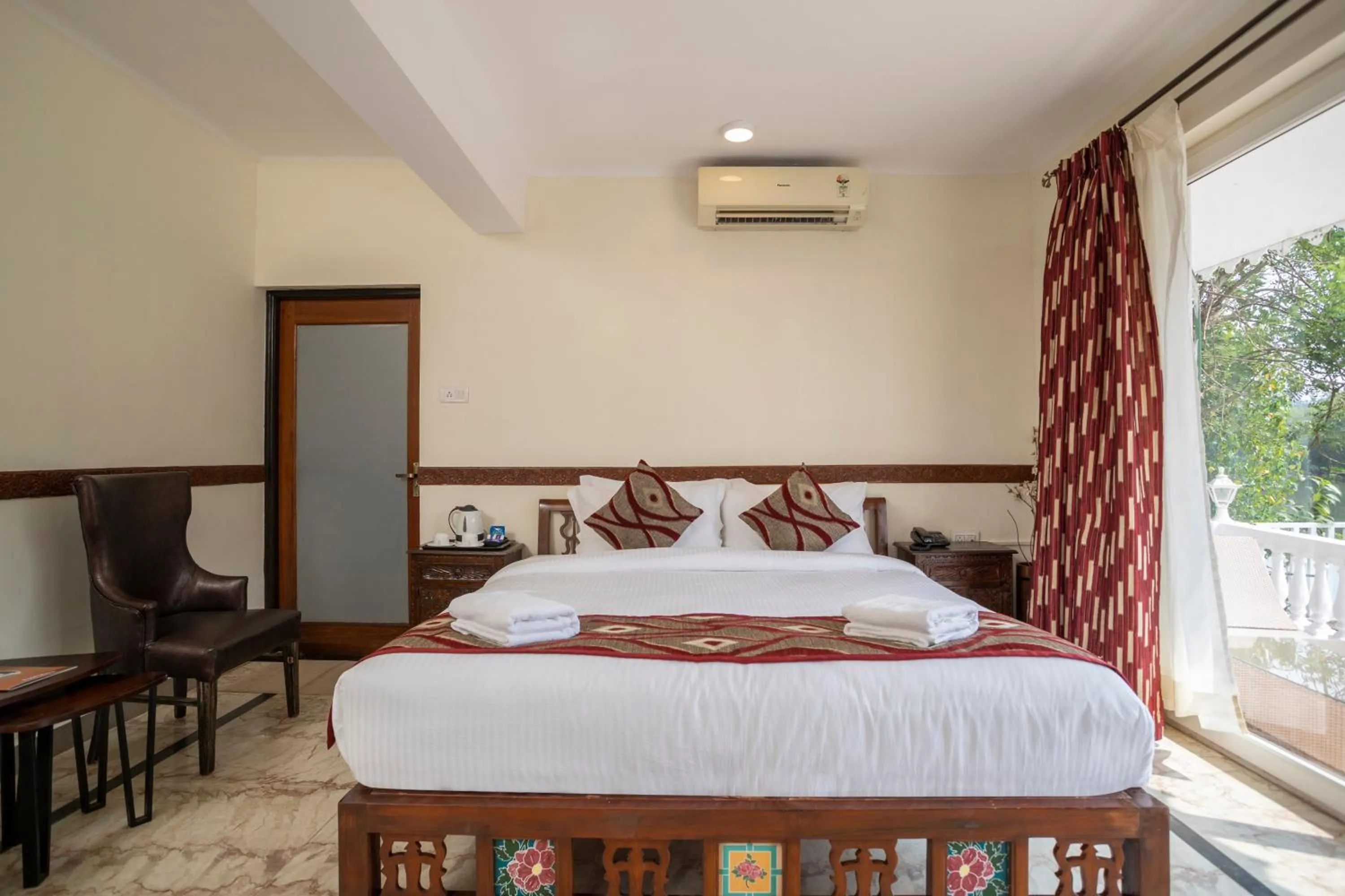 Bed in Stone Wood Riverfront Resort, Siolim