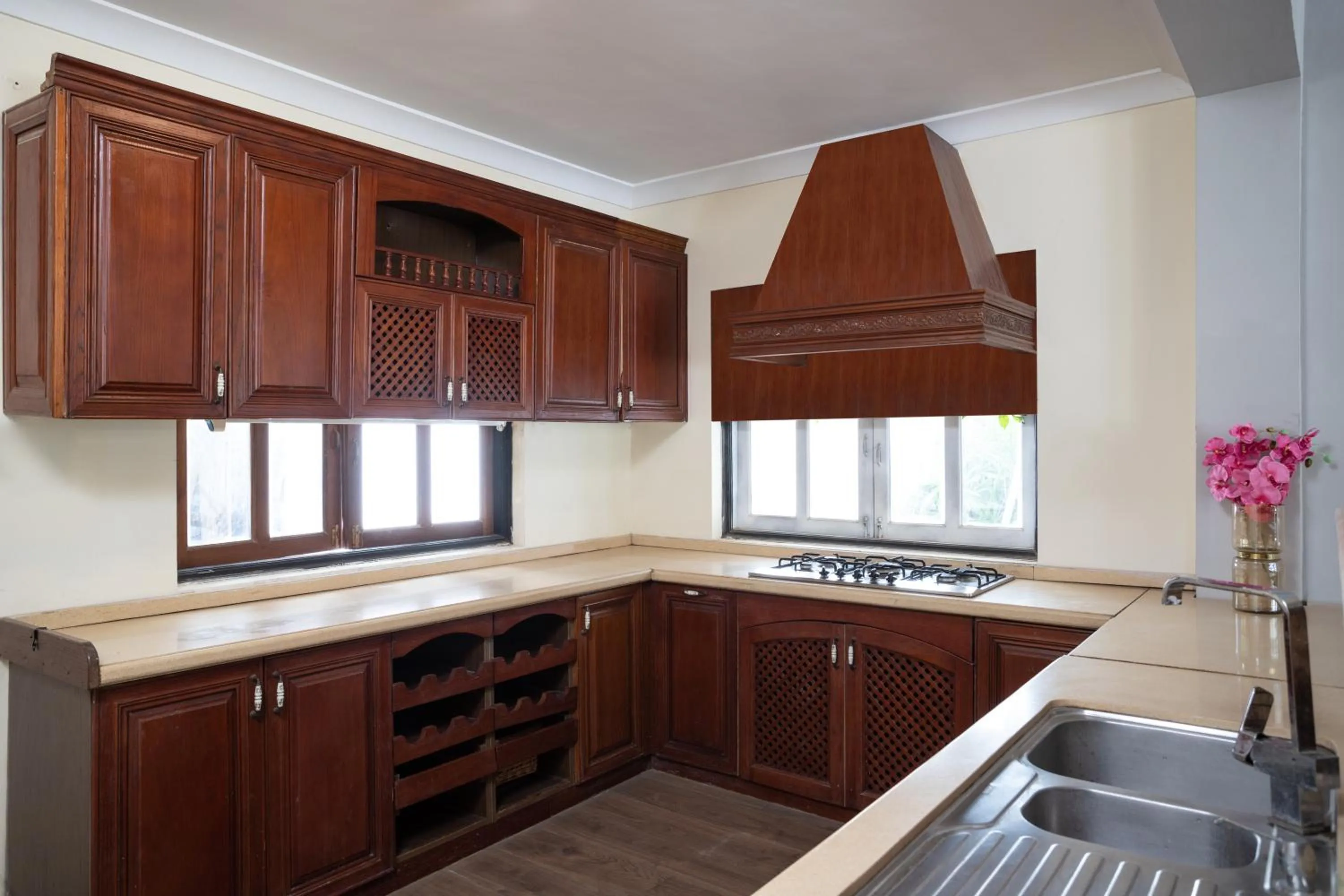 Kitchen or kitchenette in Stone Wood Riverfront Resort, Siolim