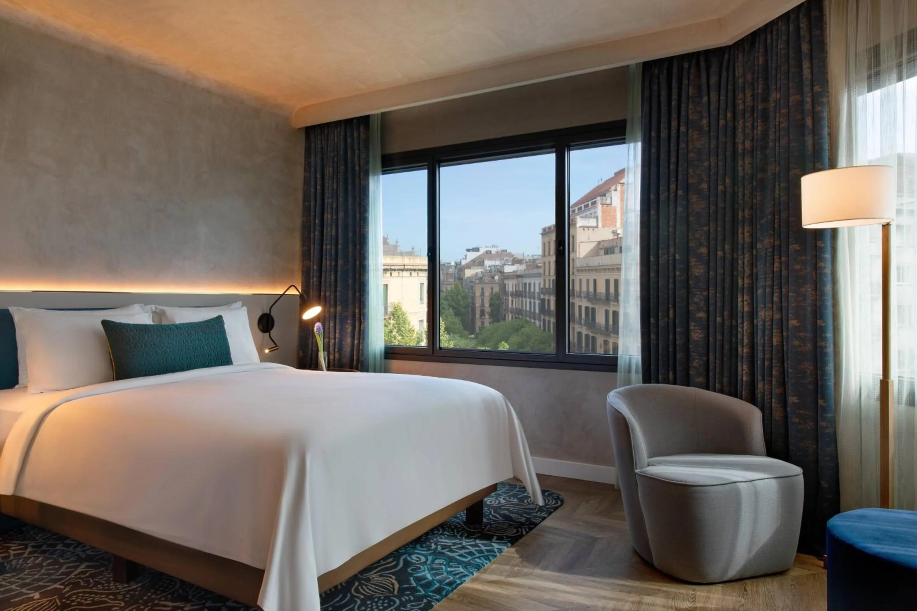 Photo of the whole room, Bed in Renaissance Barcelona Hotel