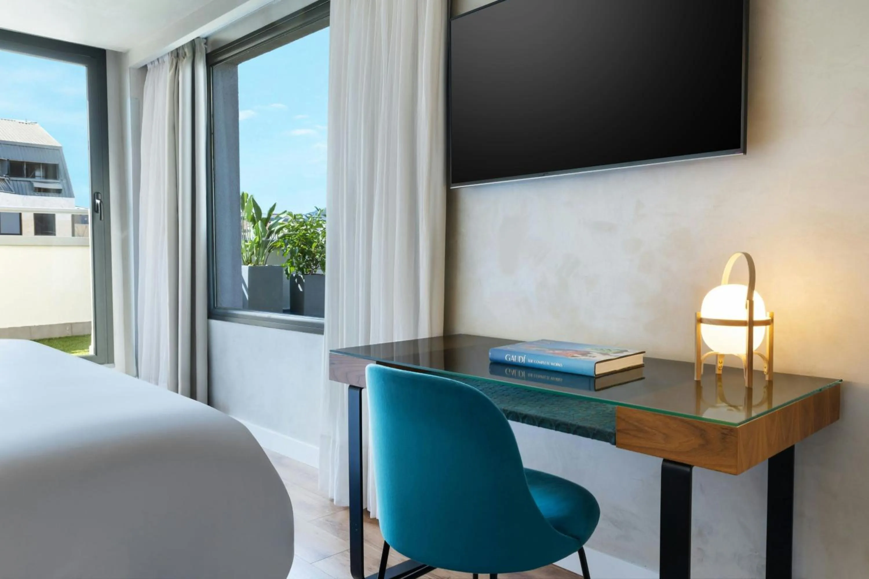 Photo of the whole room, Bed in Renaissance Barcelona Hotel