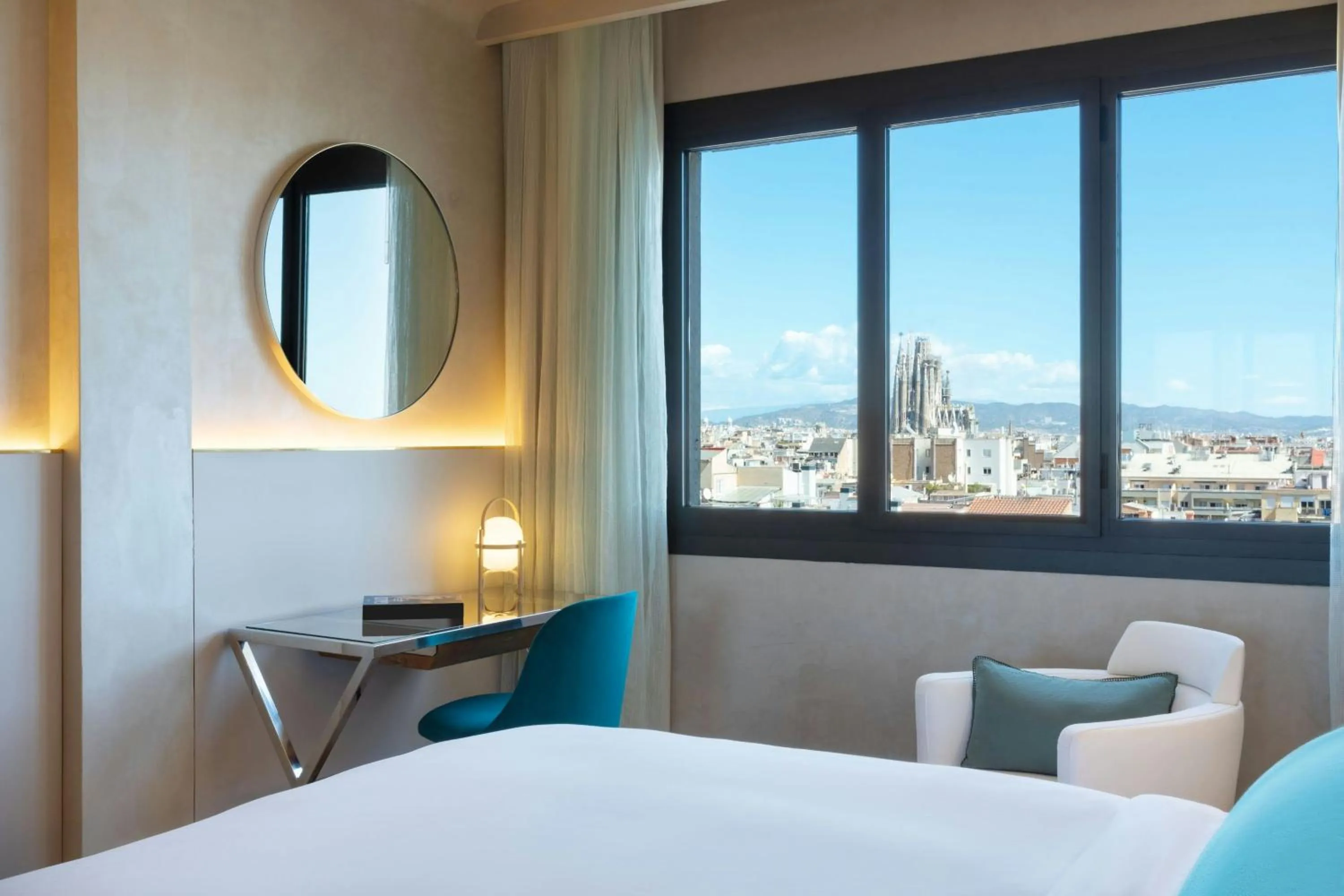 Photo of the whole room, Bed in Renaissance Barcelona Hotel