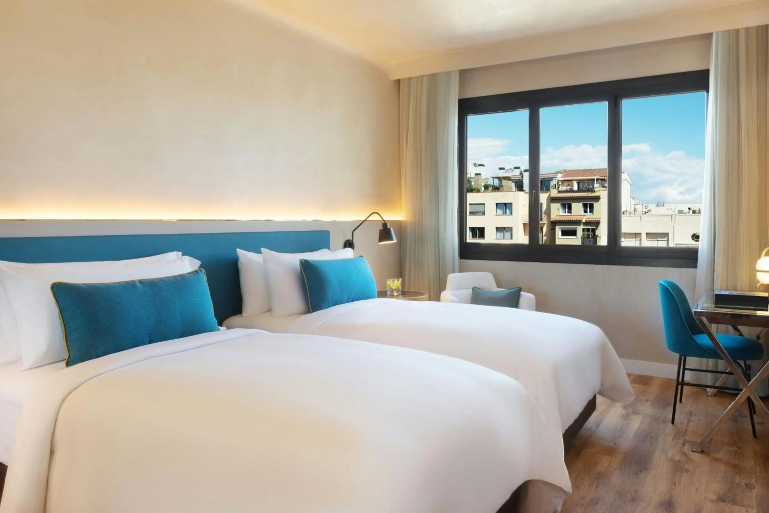 Photo of the whole room, Bed in Renaissance Barcelona Hotel