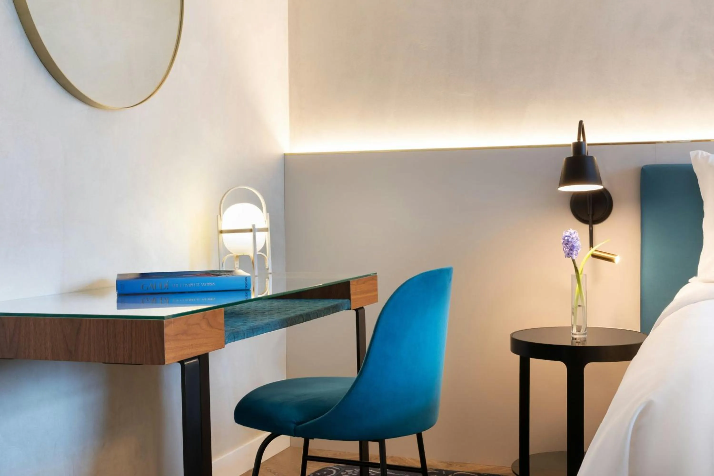 Photo of the whole room, Bed in Renaissance Barcelona Hotel