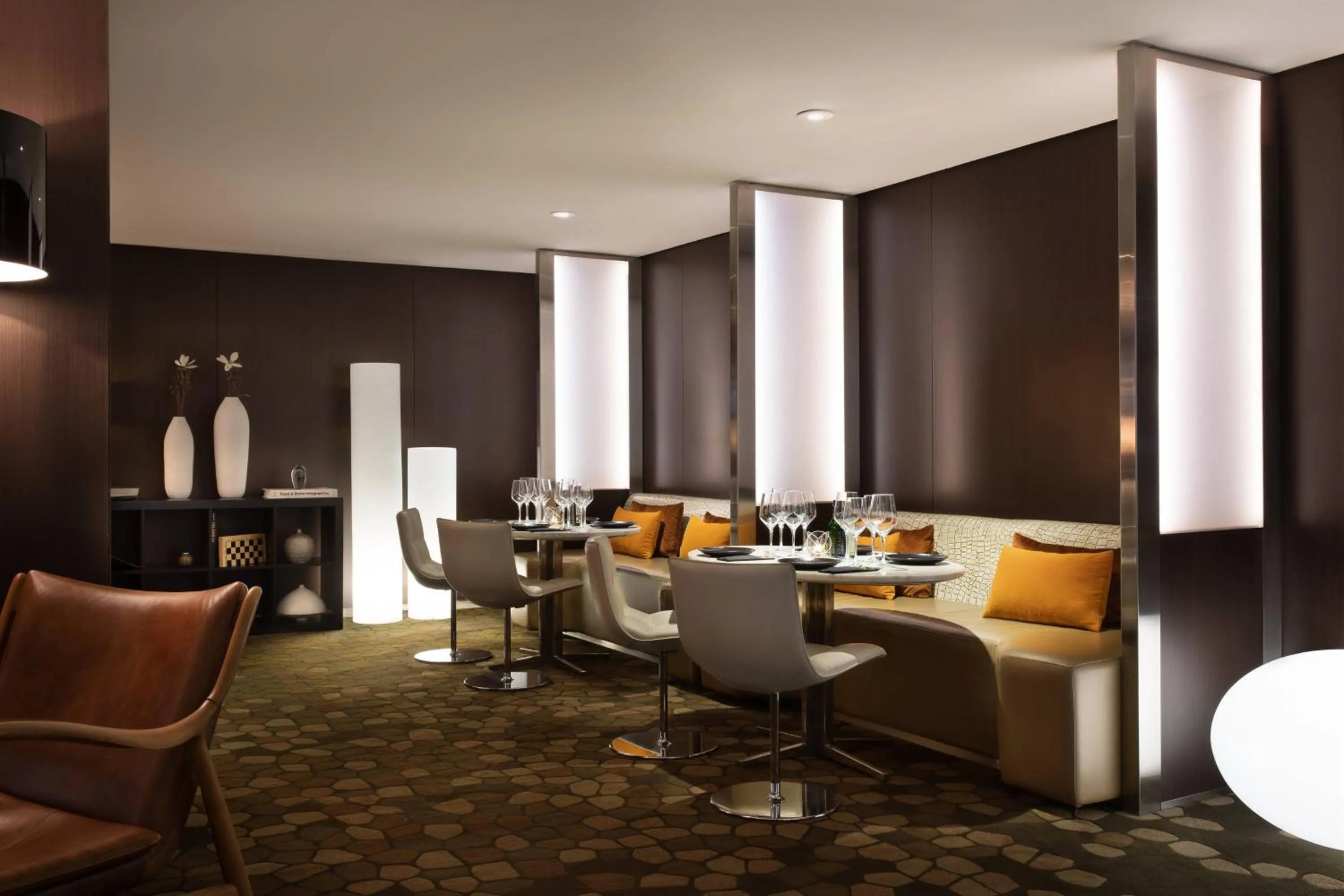 Lounge or bar in Renaissance Barcelona Hotel