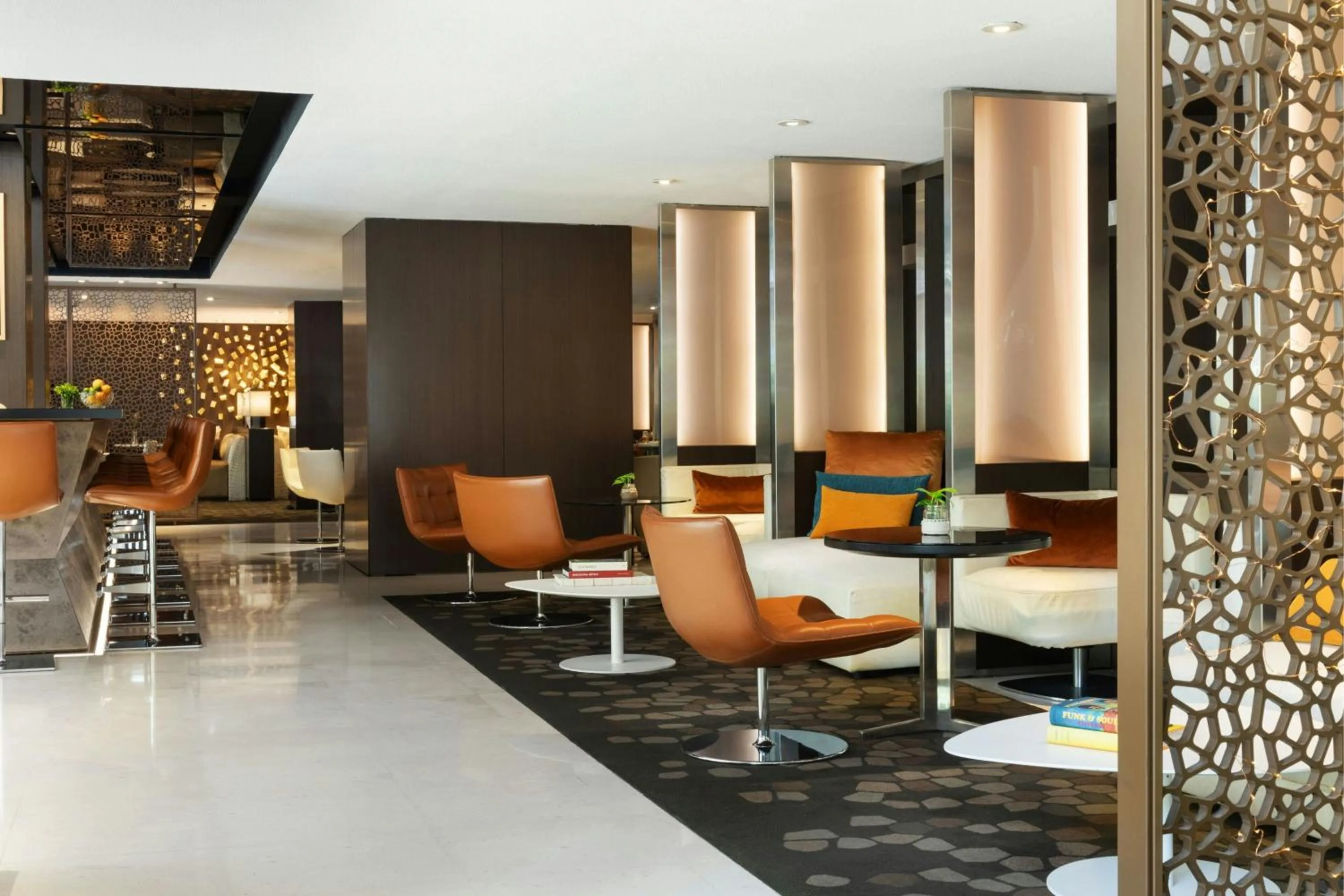 Lounge or bar in Renaissance Barcelona Hotel