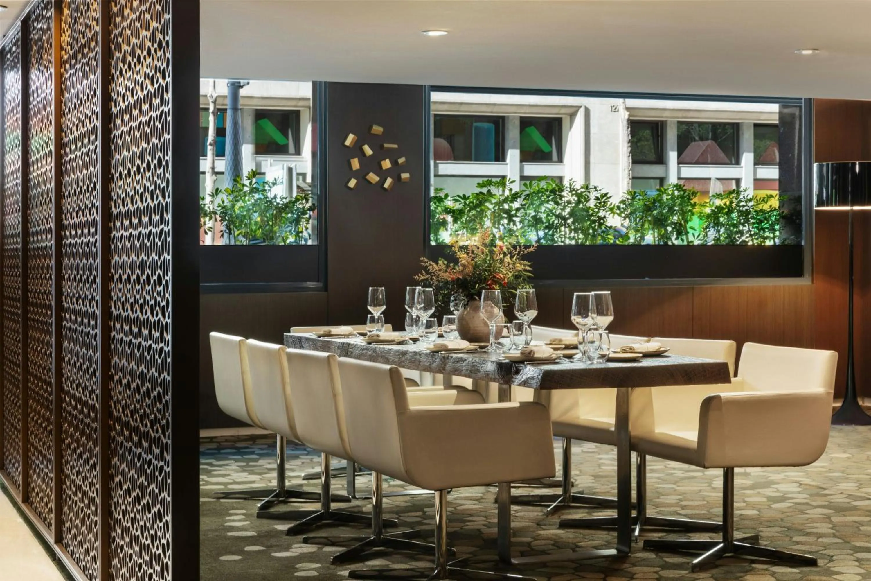 Lounge or bar in Renaissance Barcelona Hotel