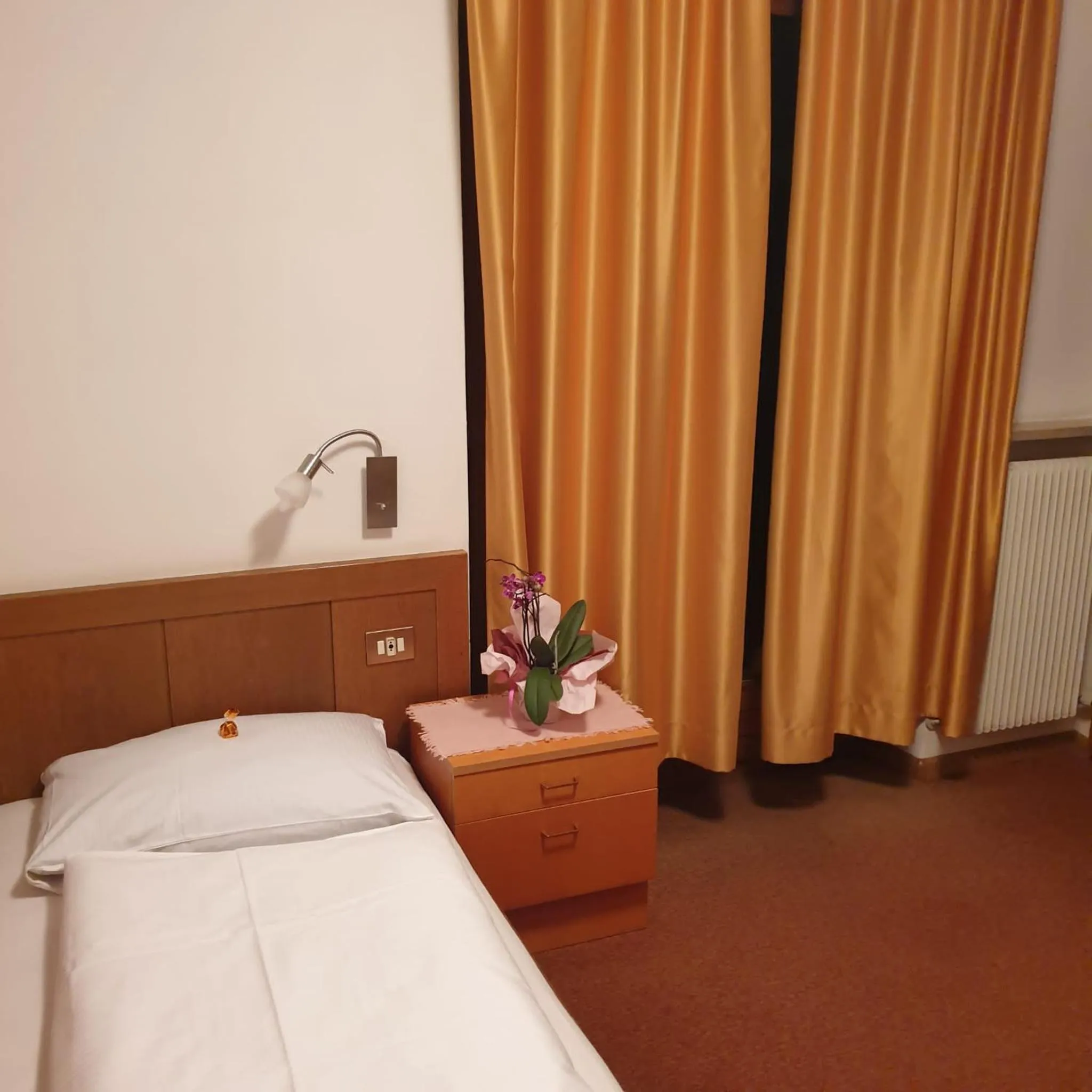 Bed in Pension an der Mayenburg