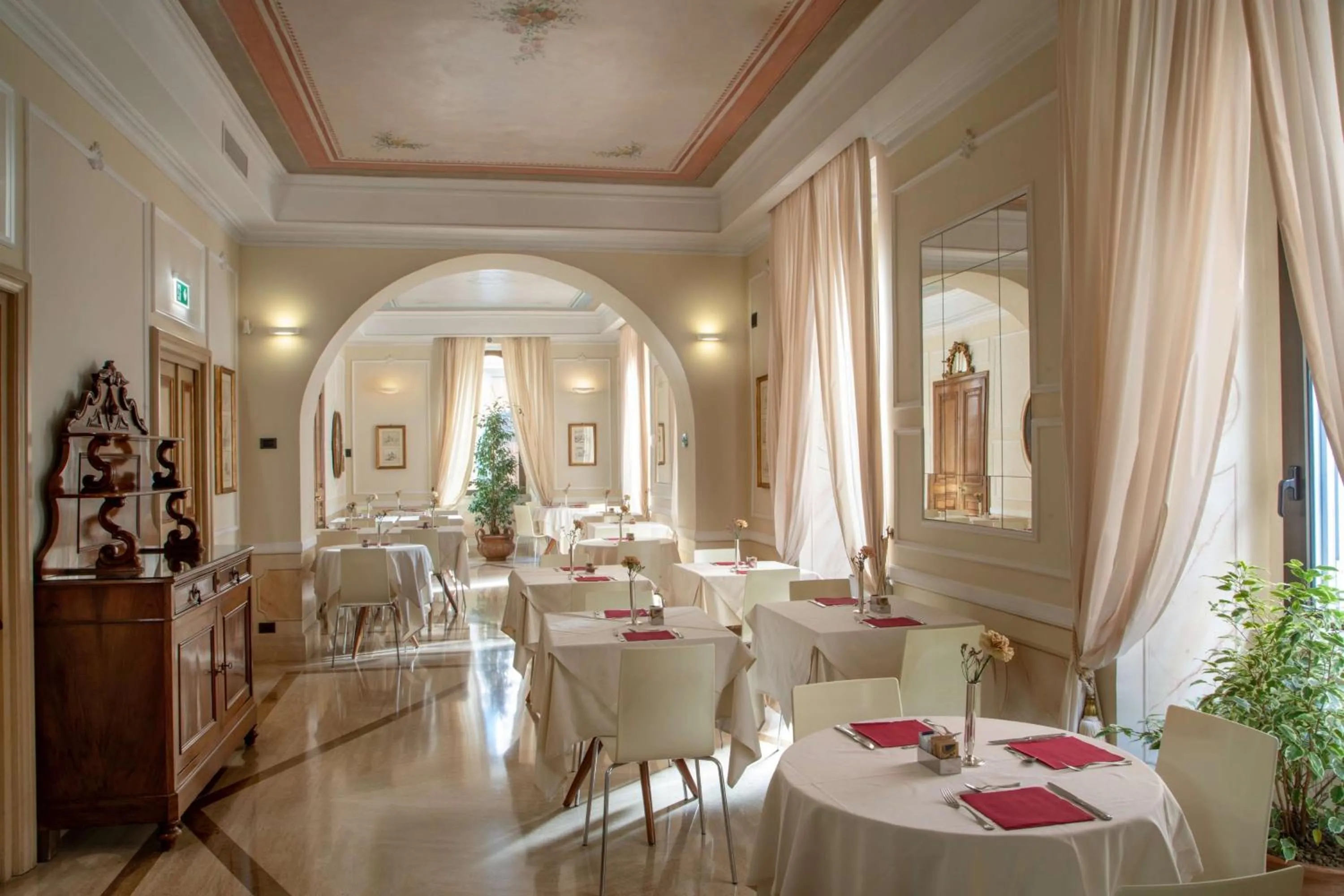 Breakfast in Hotel Canada, BW Premier Collection