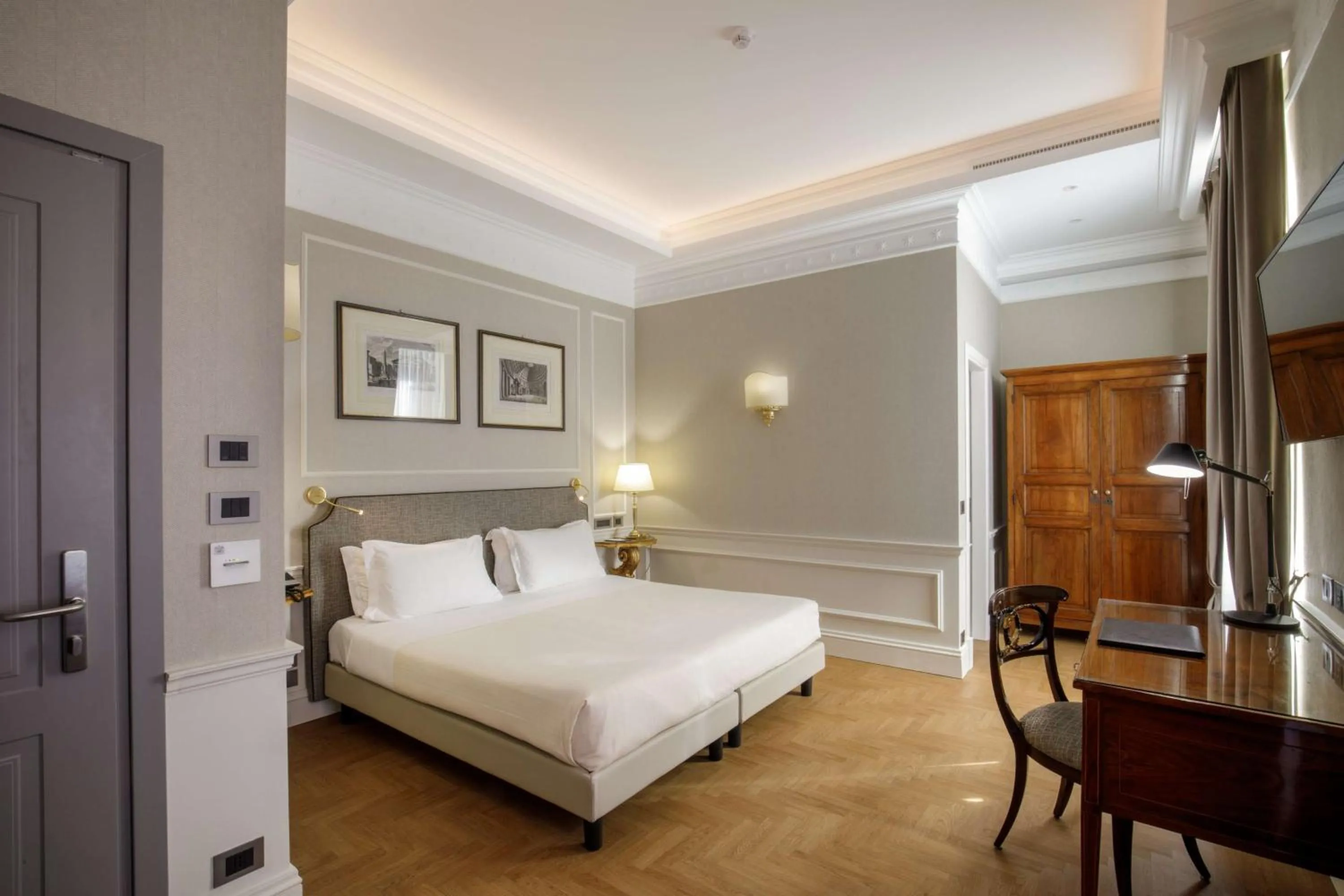 Bedroom, Bed in Hotel Canada, BW Premier Collection