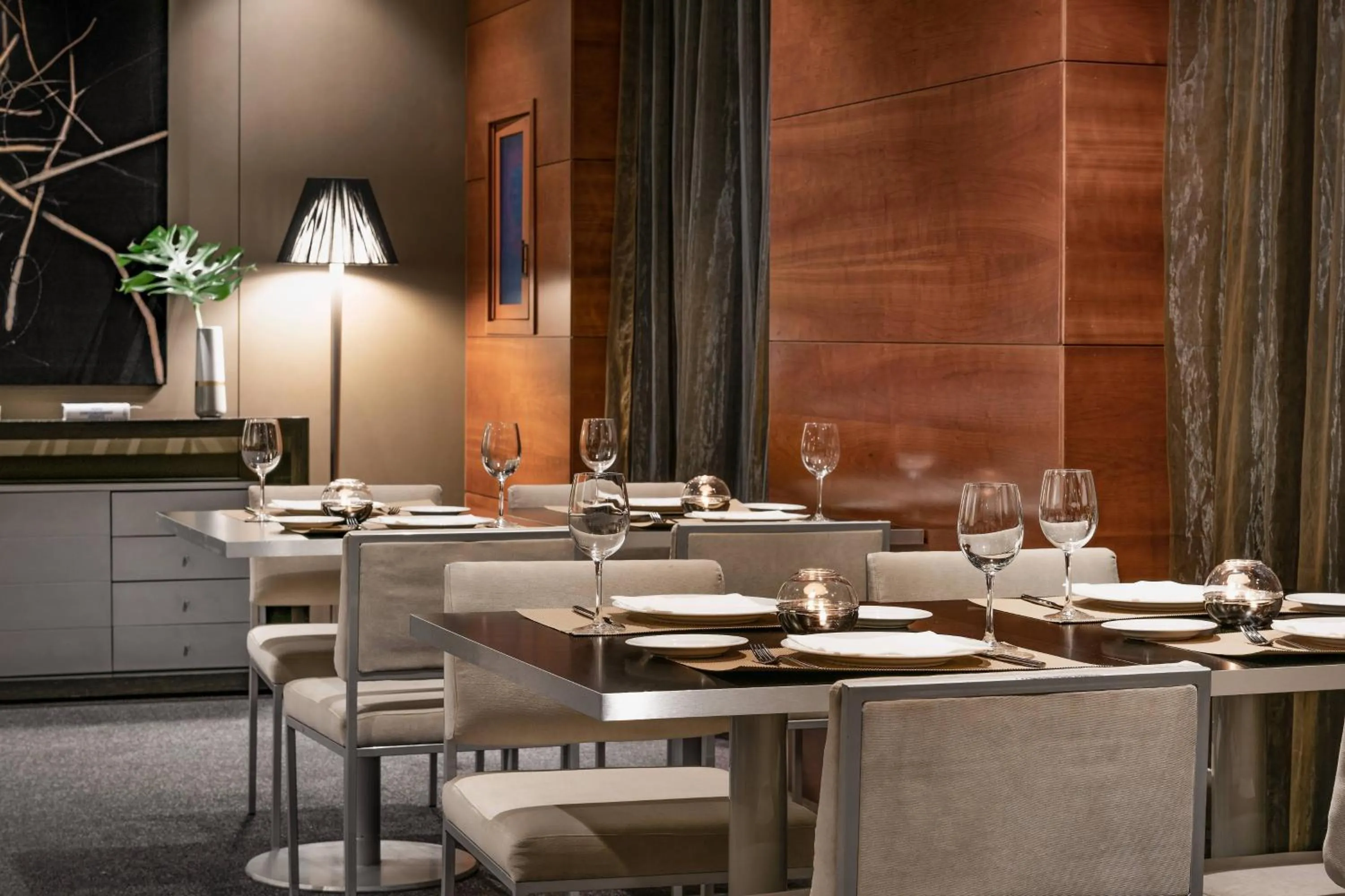 Lounge or bar in AC Hotel Los Vascos by Marriott