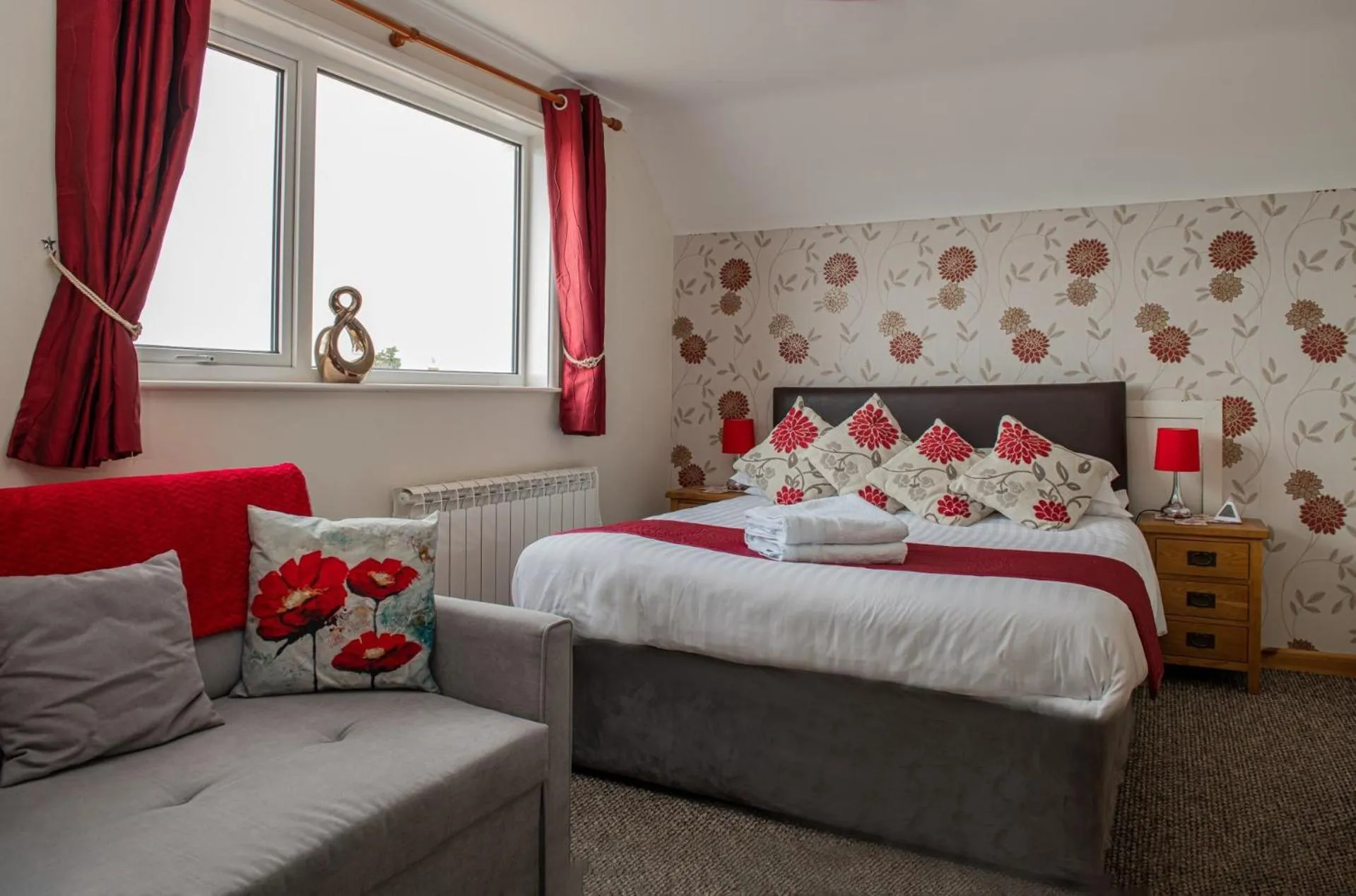 Bedroom, Bed in Trevarrian Lodge