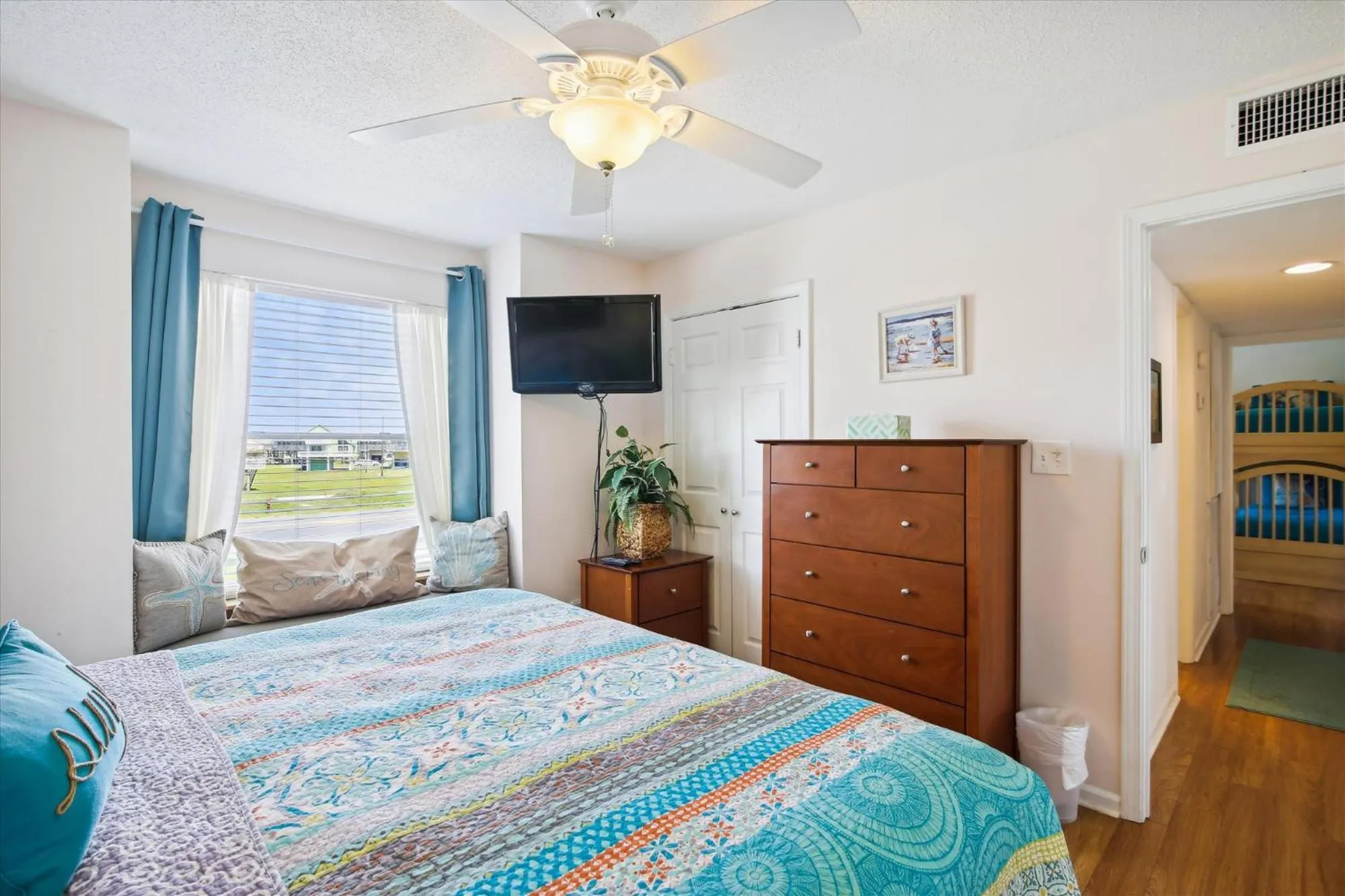 Property building, Bed in Pelican Path