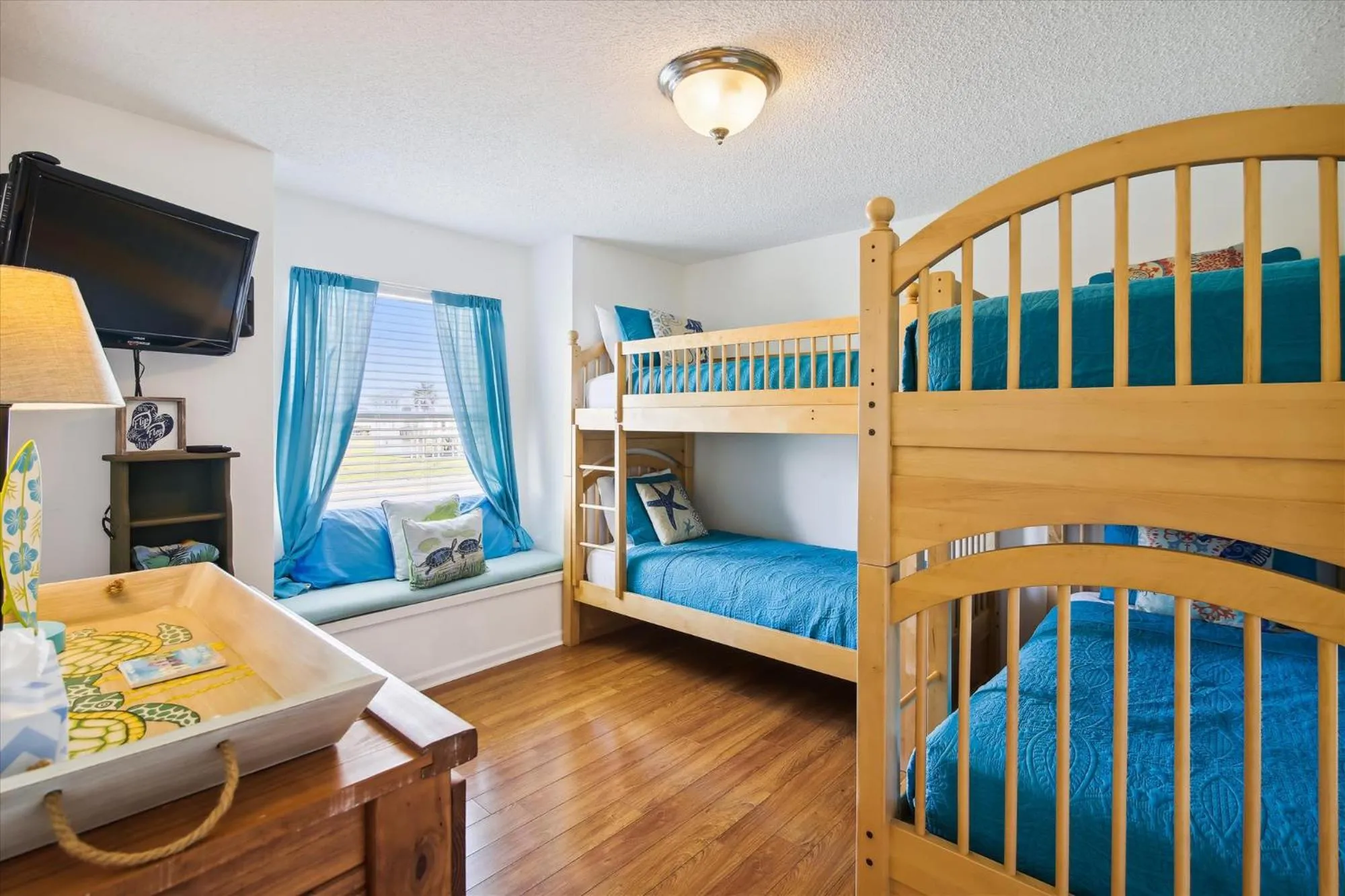 Property building, Bed in Pelican Path