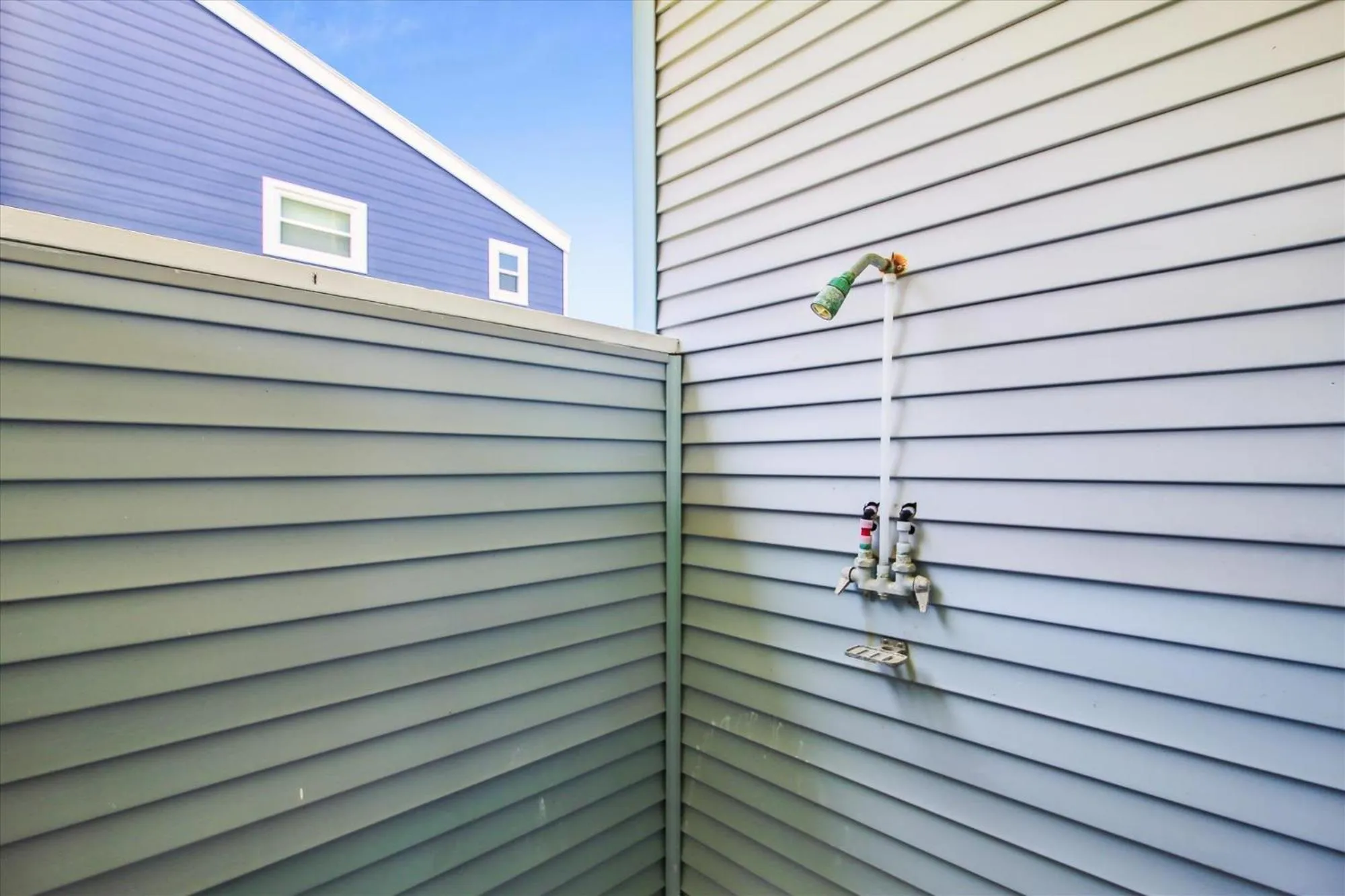 Property building in Pelican Path