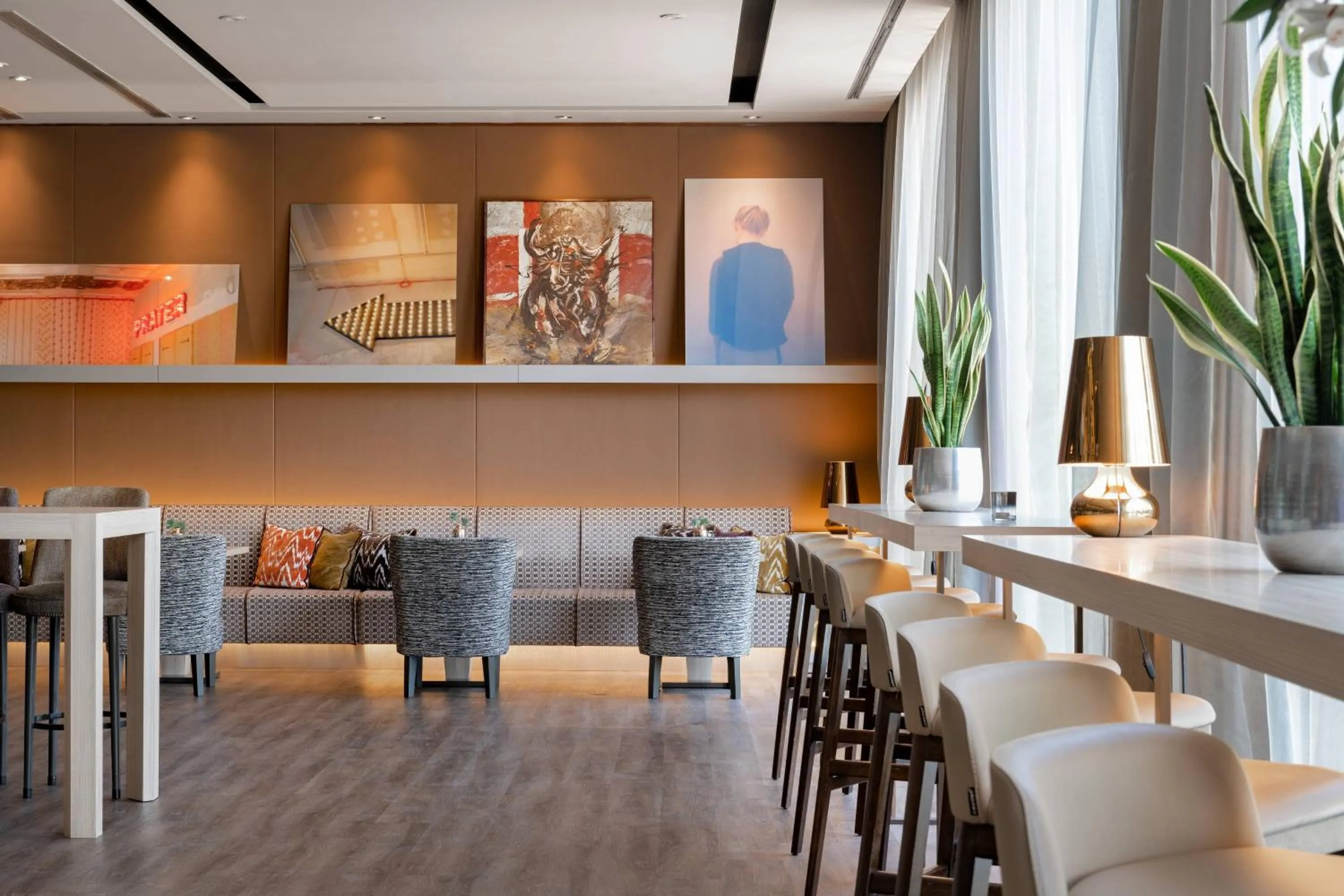 Lounge or bar in AC Hotel Málaga Palacio by Marriott