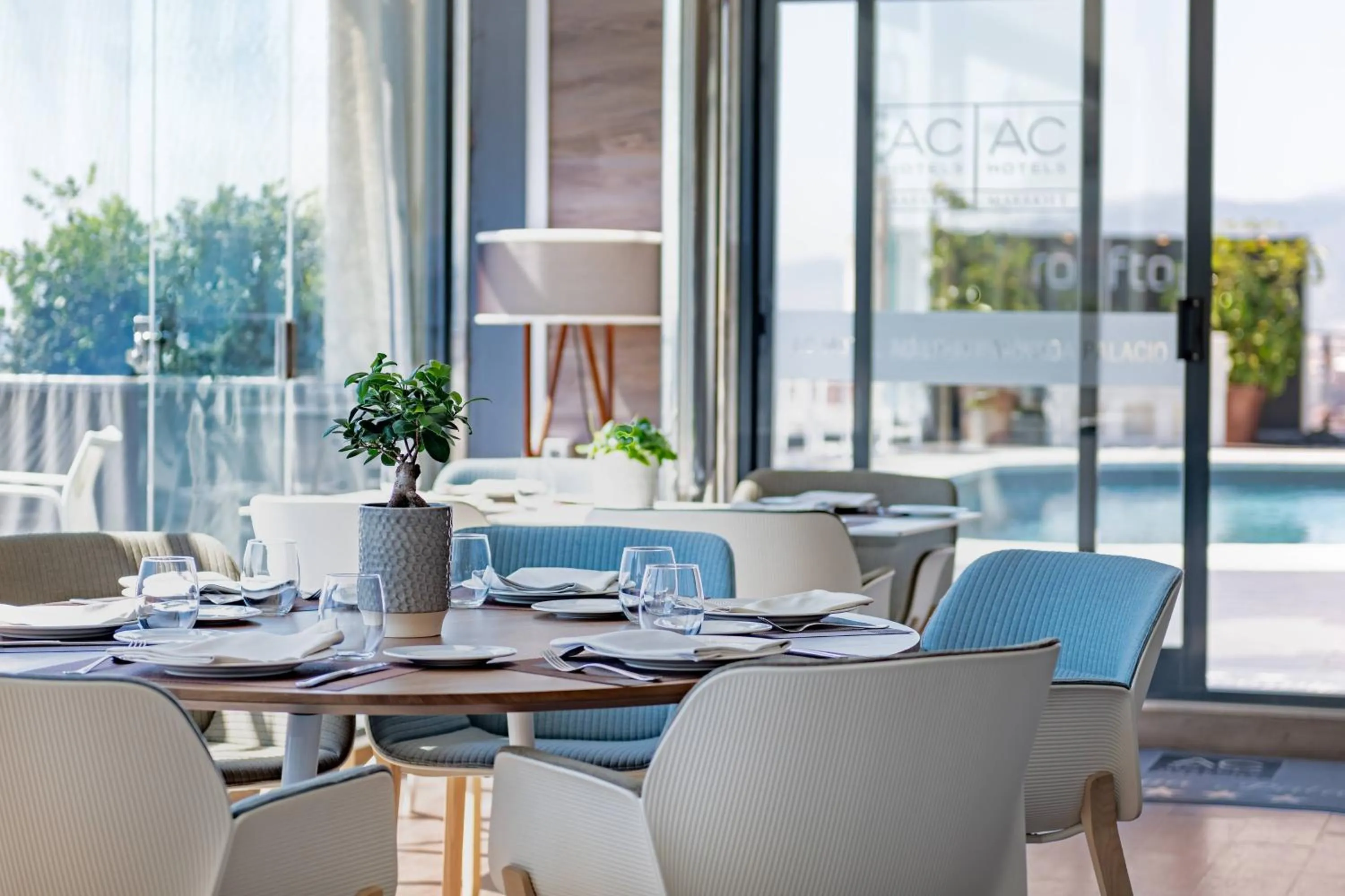 Restaurant/places to eat in AC Hotel Málaga Palacio by Marriott