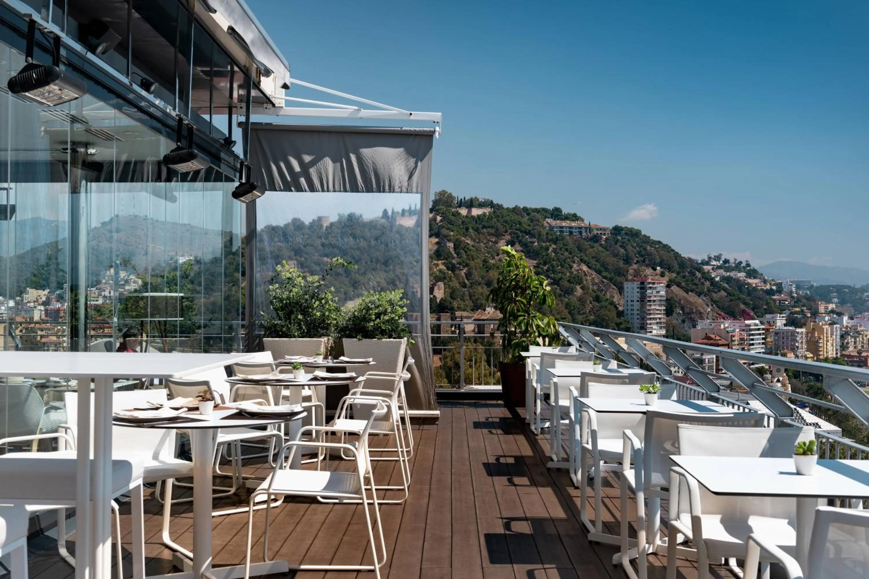 Restaurant/places to eat in AC Hotel Málaga Palacio by Marriott