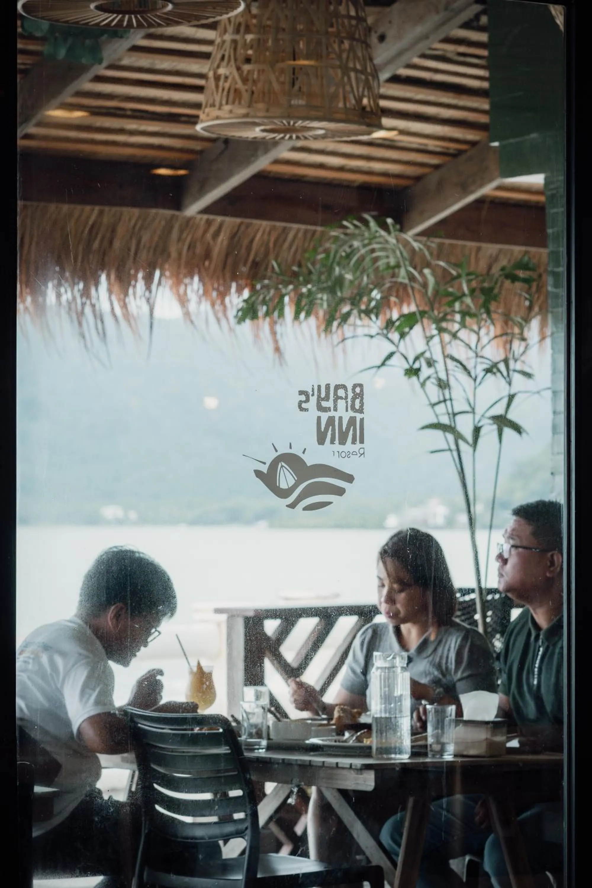 group of guests in Bay's Inn Resort