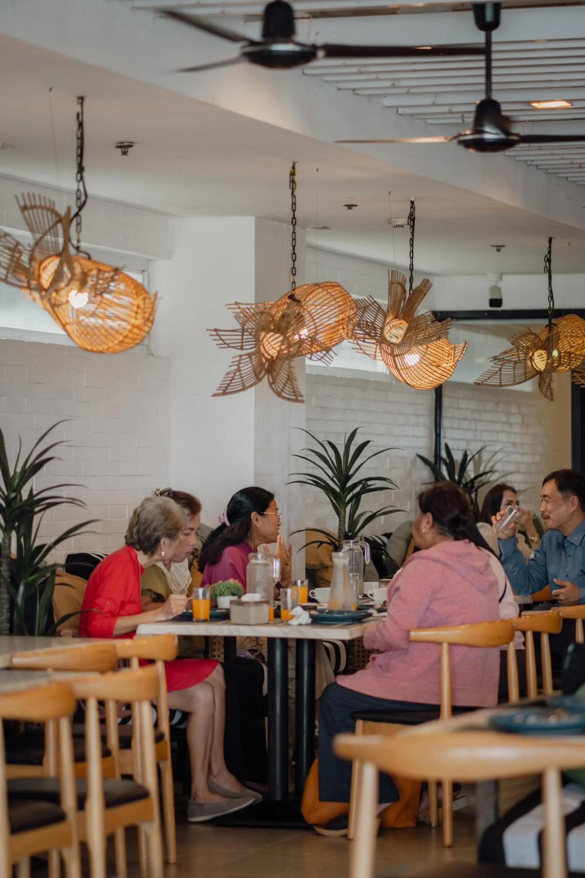 group of guests in Bay's Inn Resort