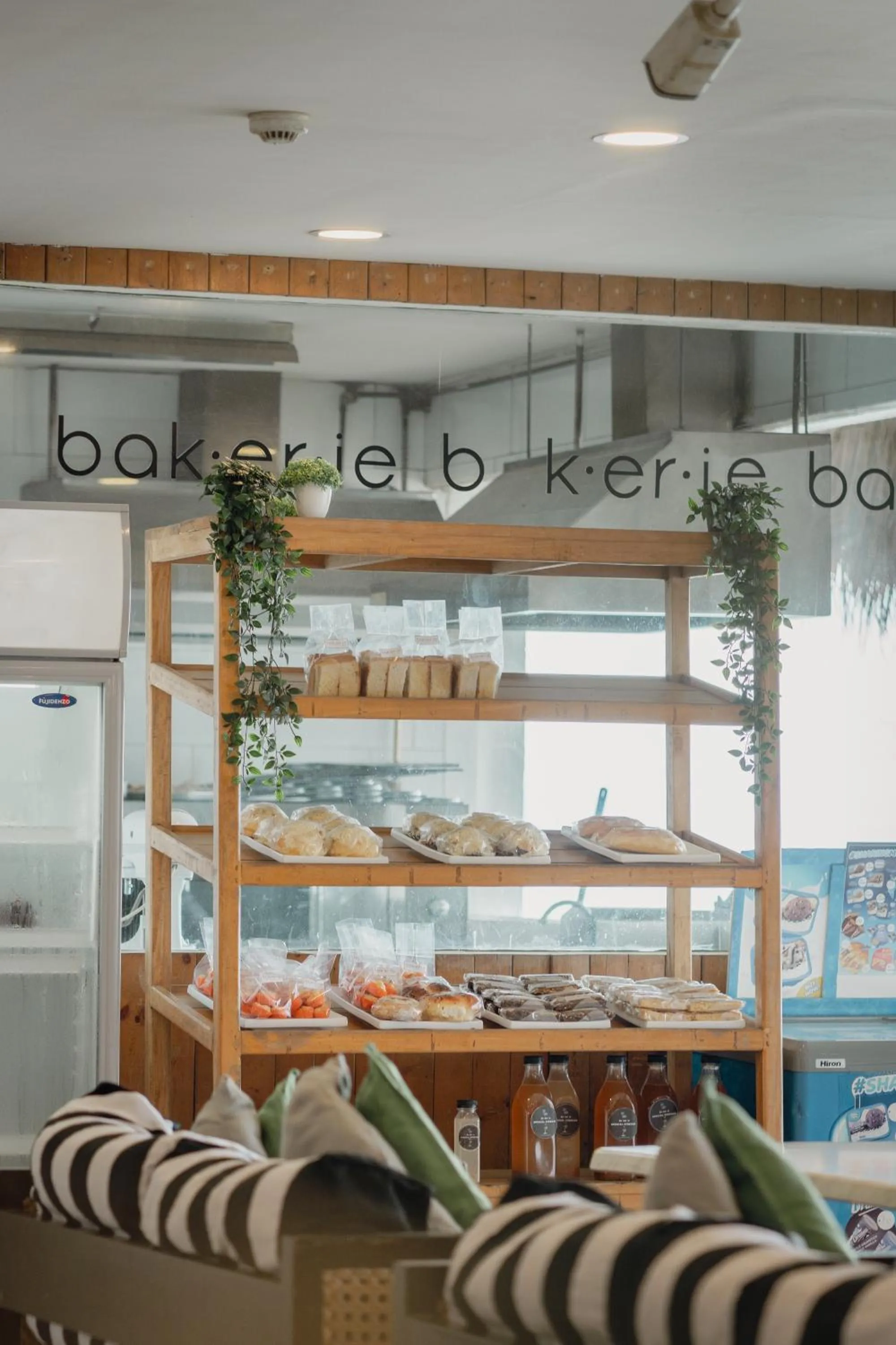 Restaurant/places to eat in Bay's Inn Resort