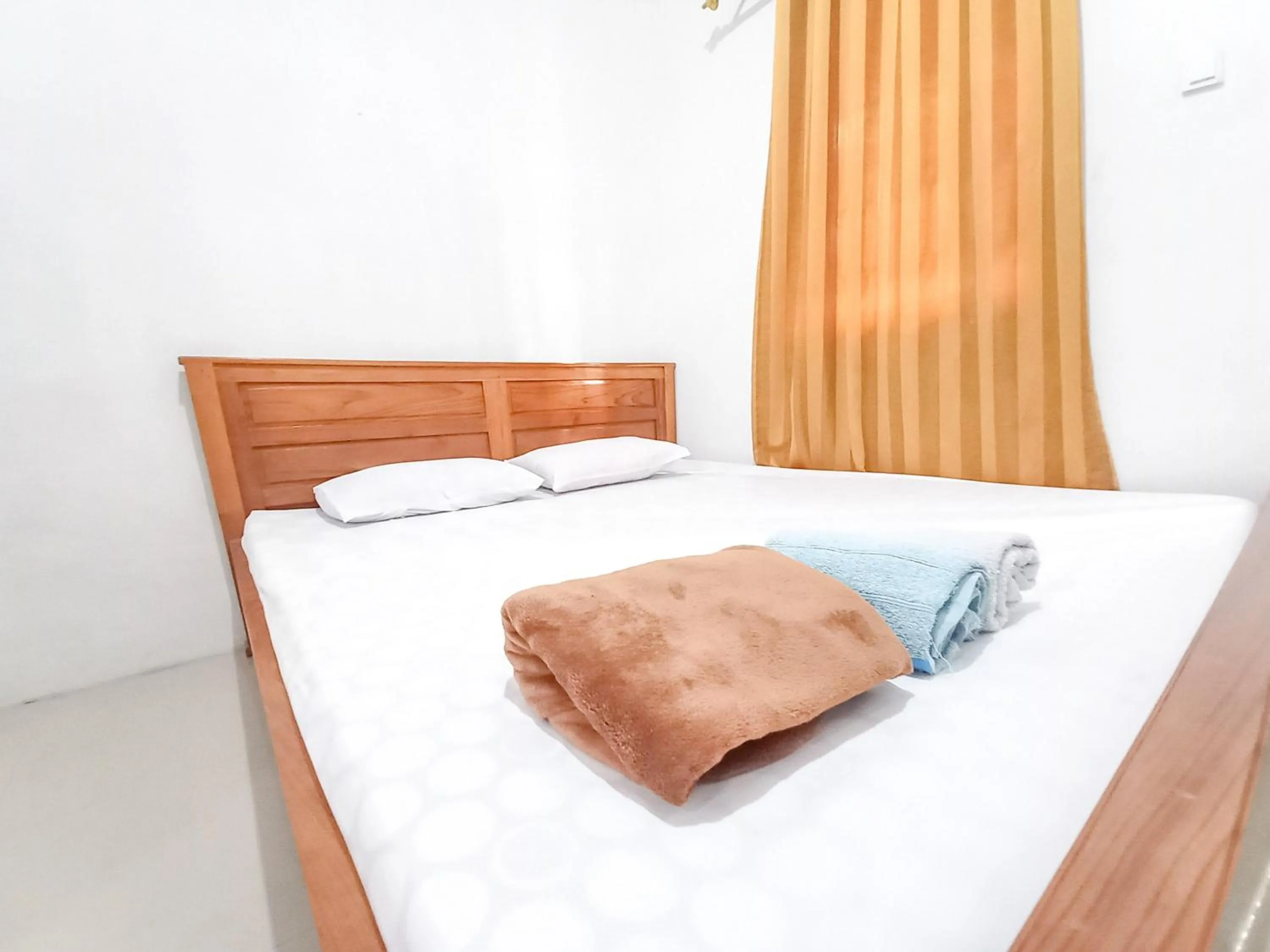 Standard Double Room in Alif House Syariah Redpartner near Taman Dayu Pandaan