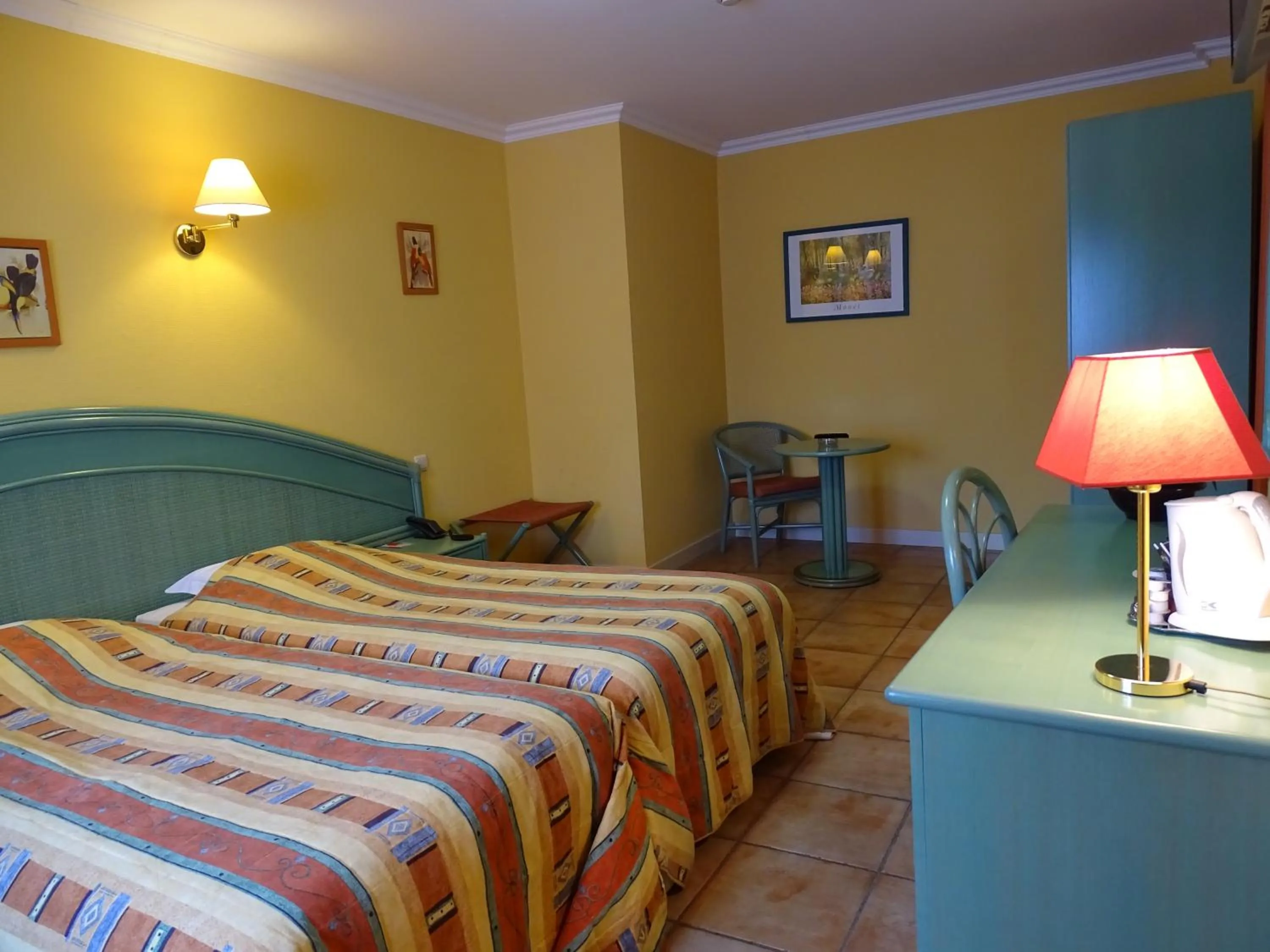 Photo of the whole room in Hotel Le Relais de Pommard