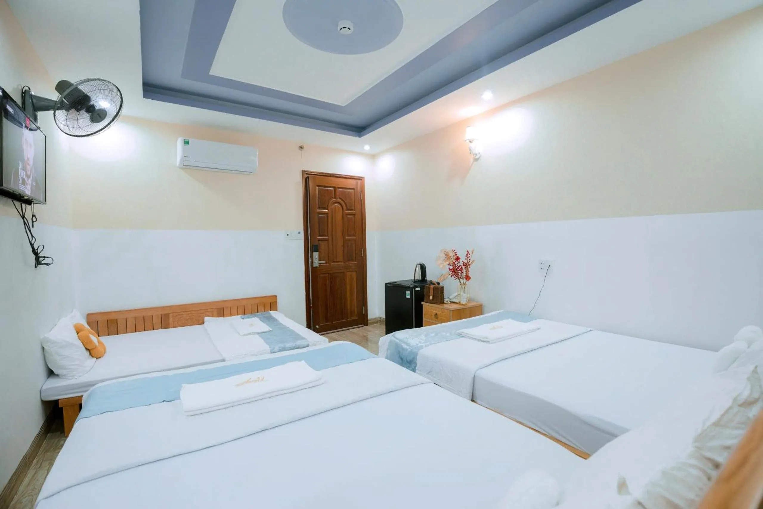 Photo of the whole room, Bed in Hotel Nắng