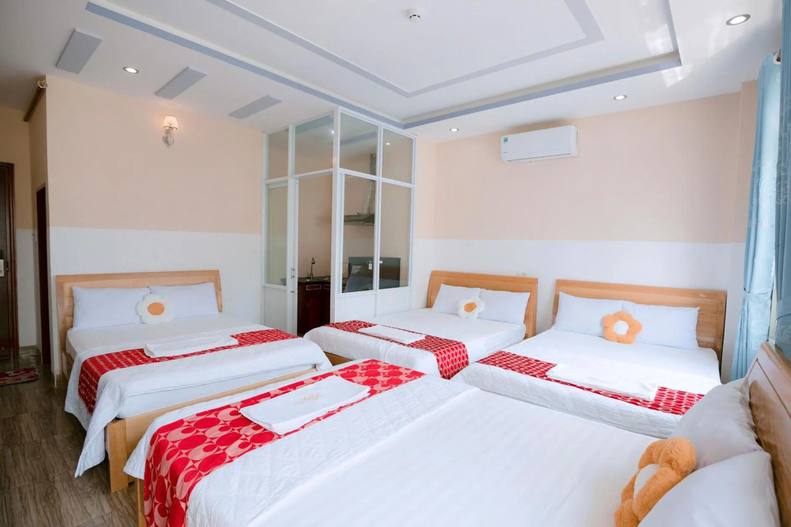 Photo of the whole room, Bed in Hotel Nắng