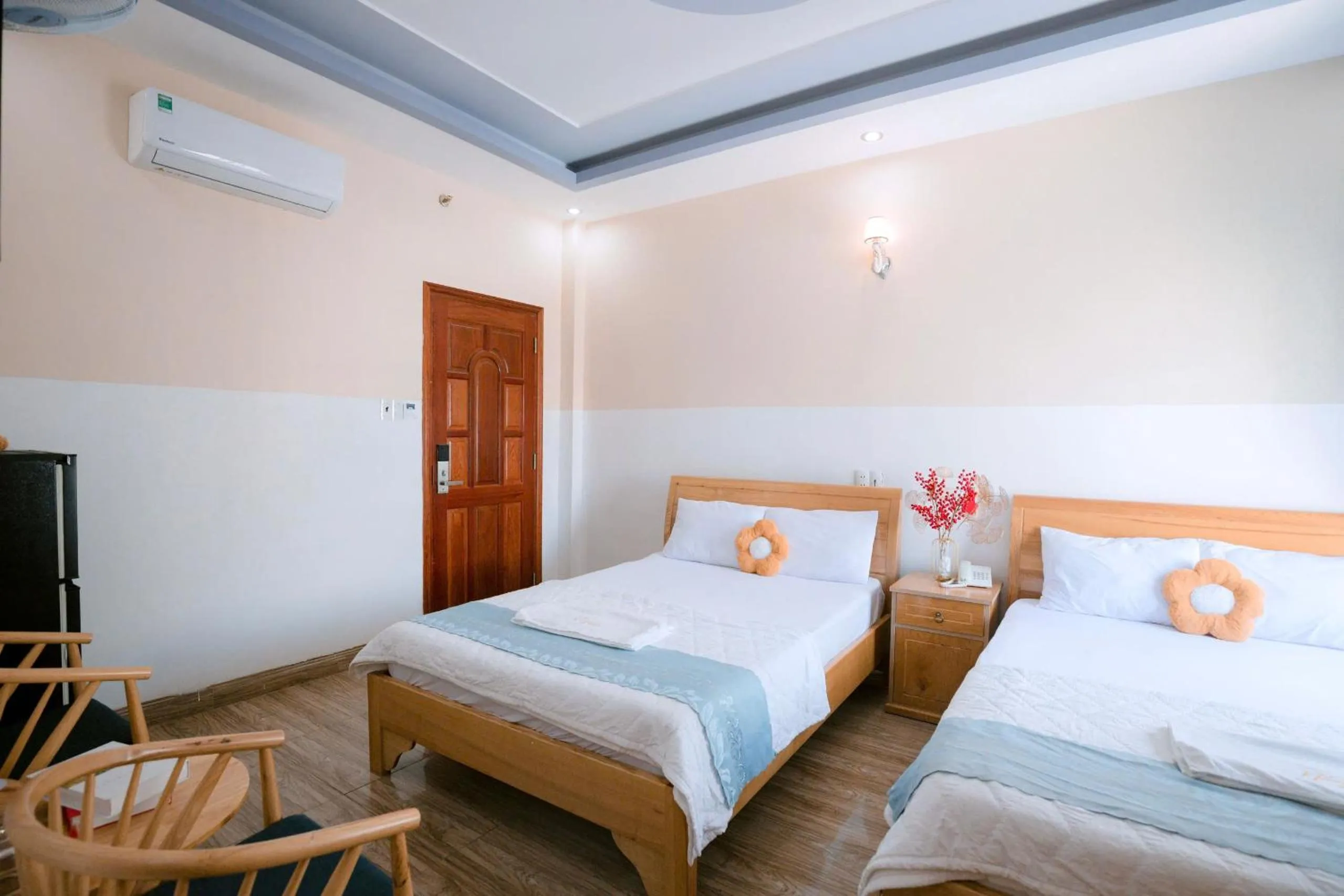 Photo of the whole room, Bed in Hotel Nắng